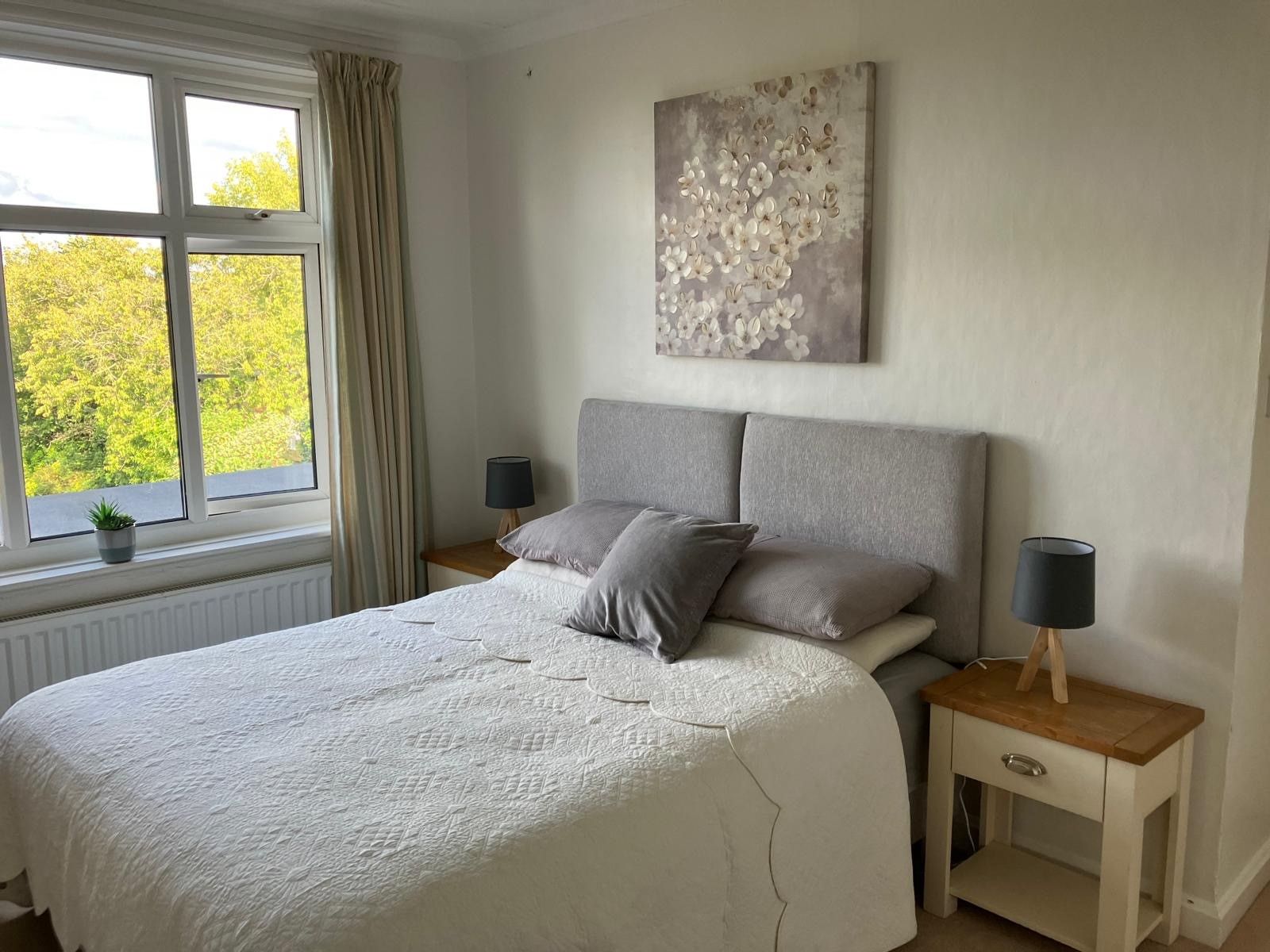 4 bedroom semi-detached house Sold in Sevenoaks - Photograph 2