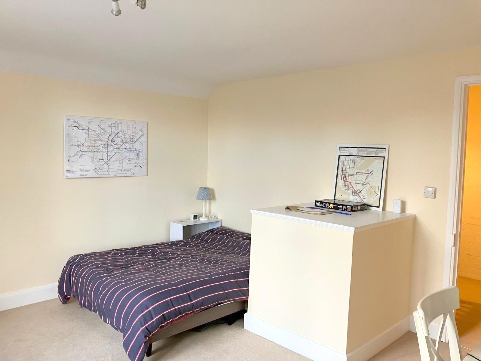 4 bedroom semi-detached house Sold in Sevenoaks - Photograph 12