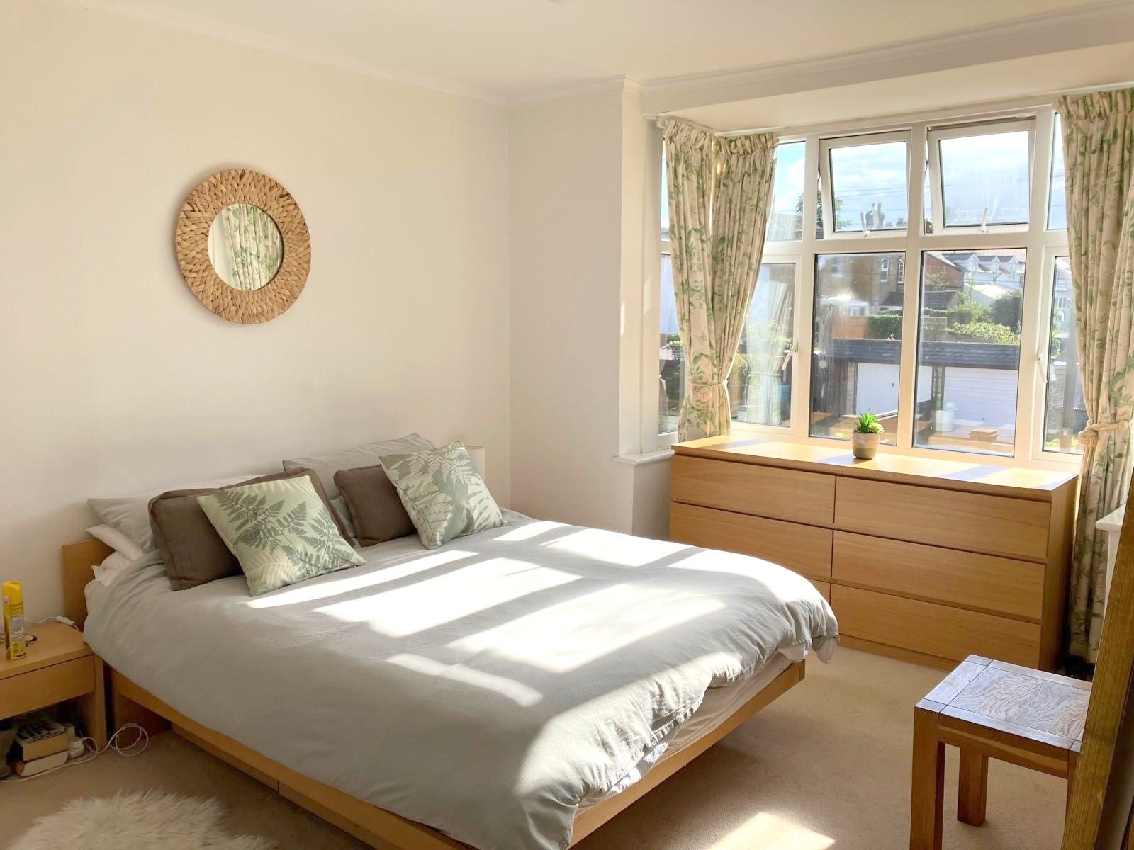 4 bedroom semi-detached house Sold in Sevenoaks - Photograph 8