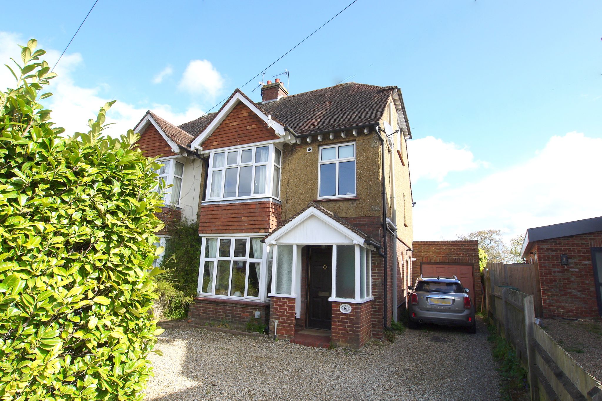 4 bedroom semi-detached house Sold in Sevenoaks - Photograph 4