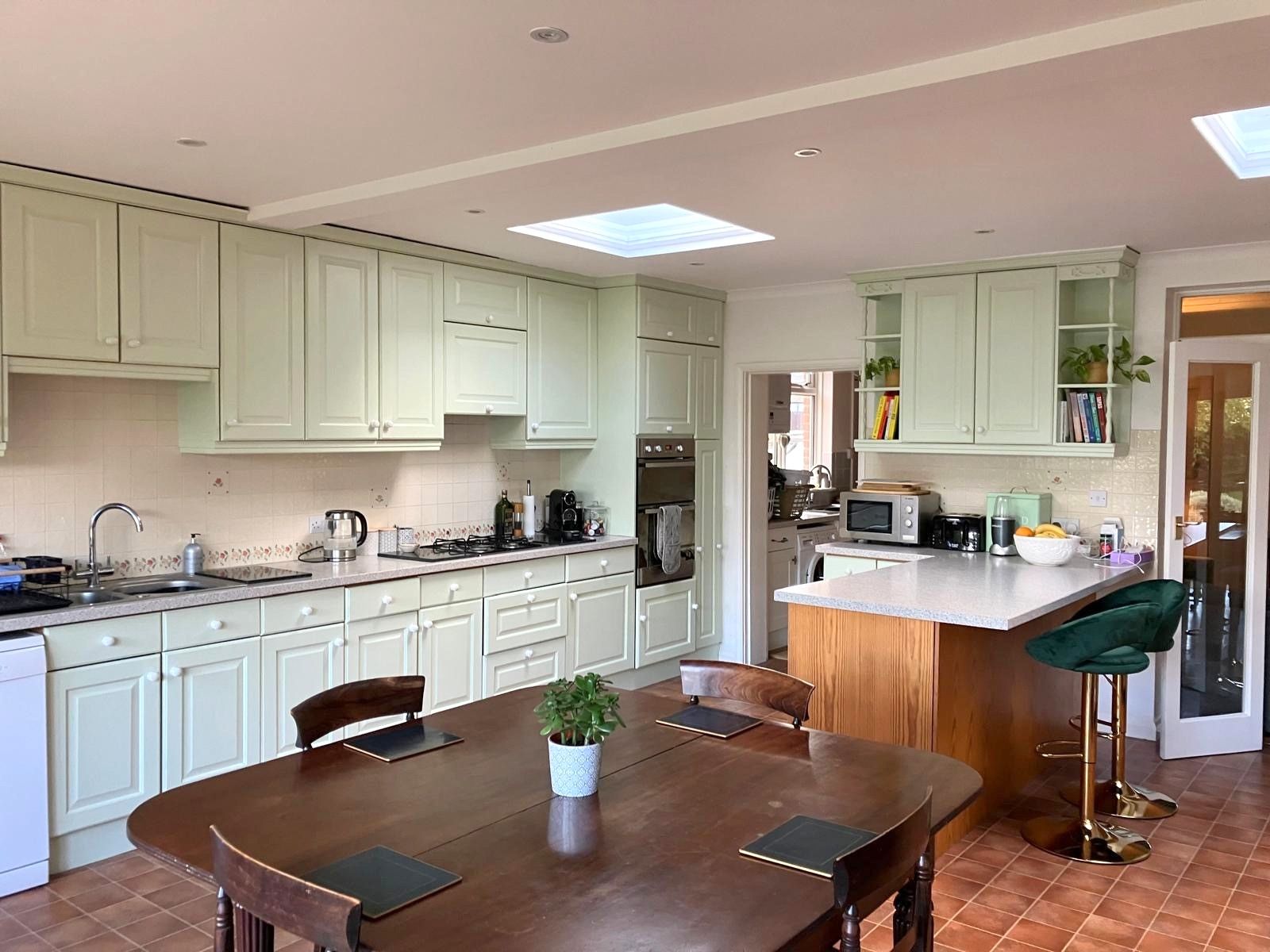 4 bedroom semi-detached house Sold in Sevenoaks - Photograph 6