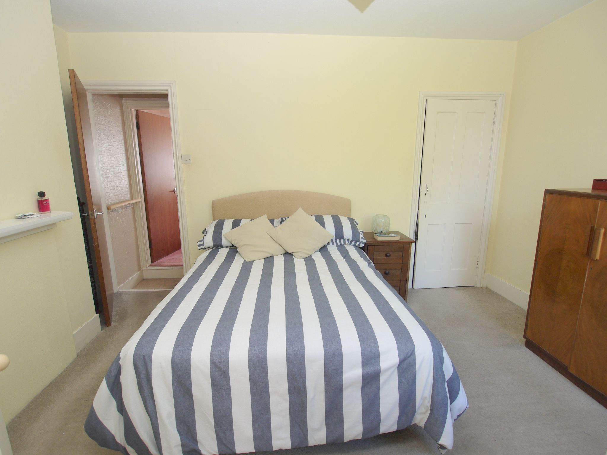 3 bedroom mid terraced house For Sale in Sevenoaks - Photograph 8