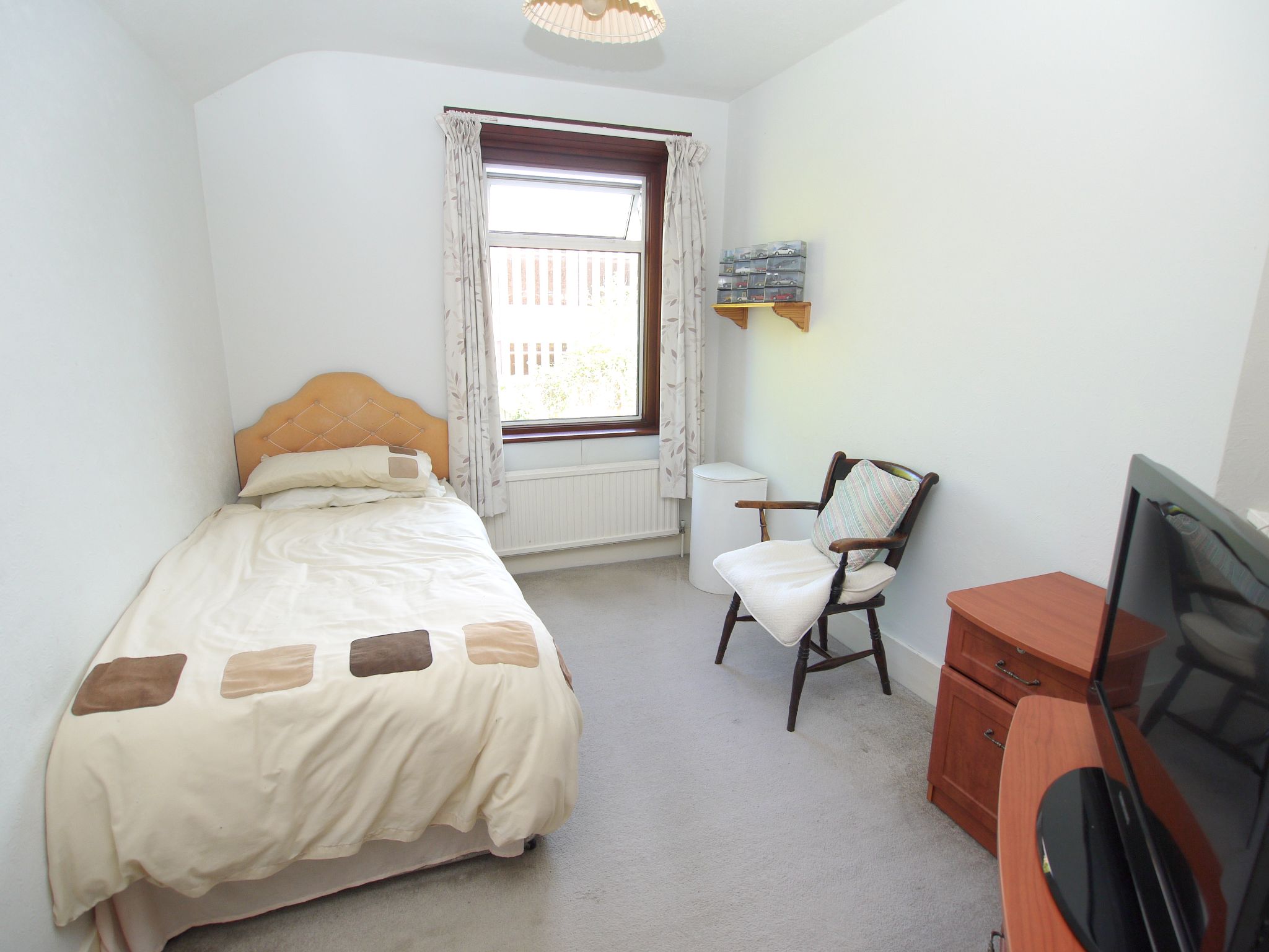 3 bedroom mid terraced house For Sale in Sevenoaks - Photograph 9