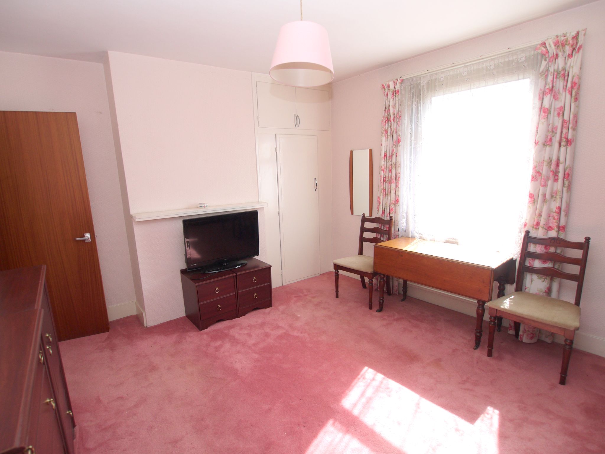 3 bedroom mid terraced house For Sale in Sevenoaks - Photograph 6