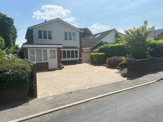 4 bedroom detached house For Sale in Sevenoaks - Photograph 17