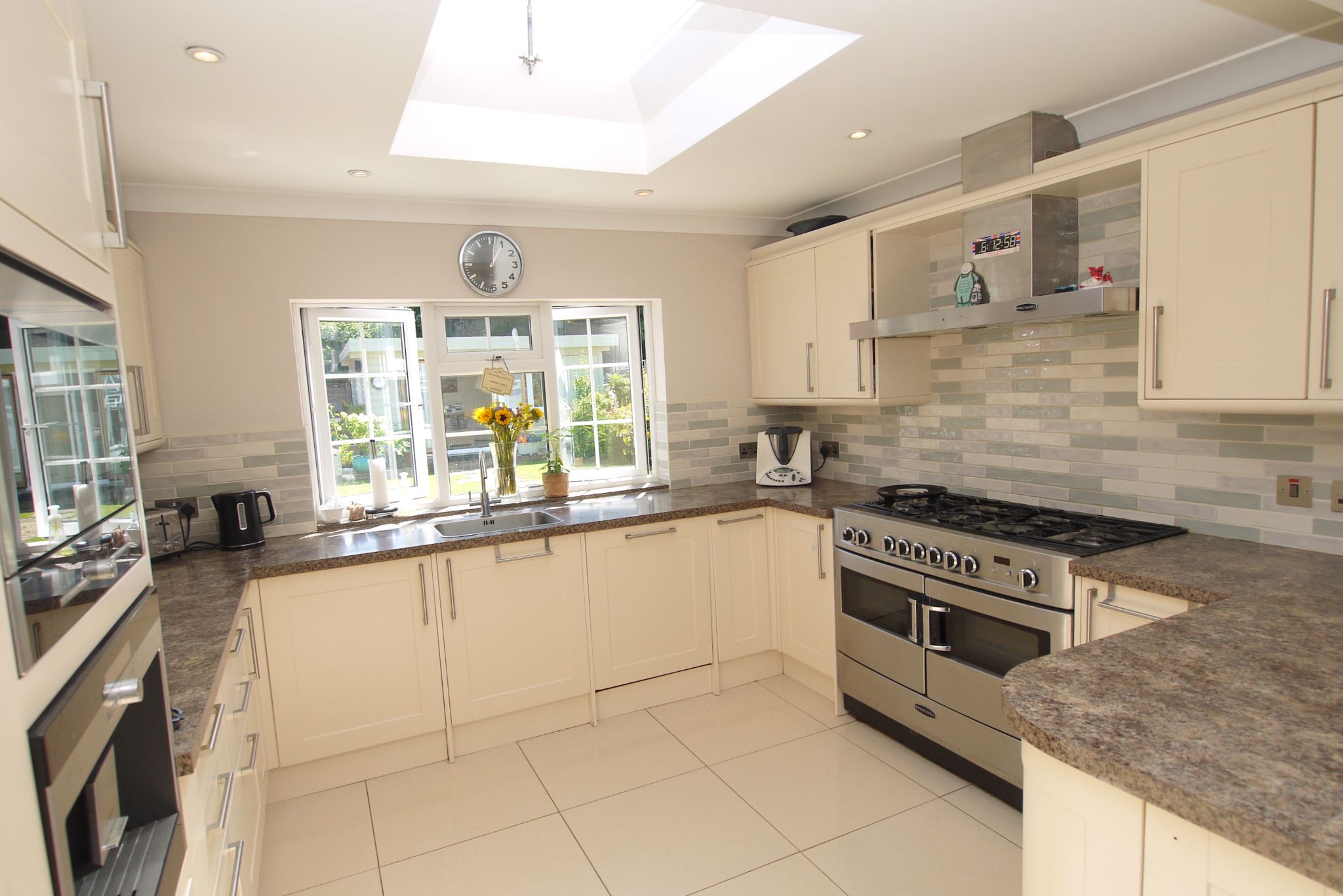 4 bedroom detached house For Sale in Sevenoaks - Photograph