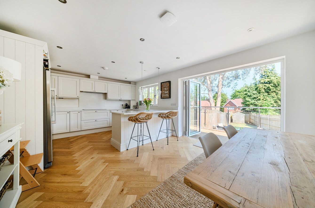 3 bedroom detached house Sold in Sevenoaks - Photograph 10