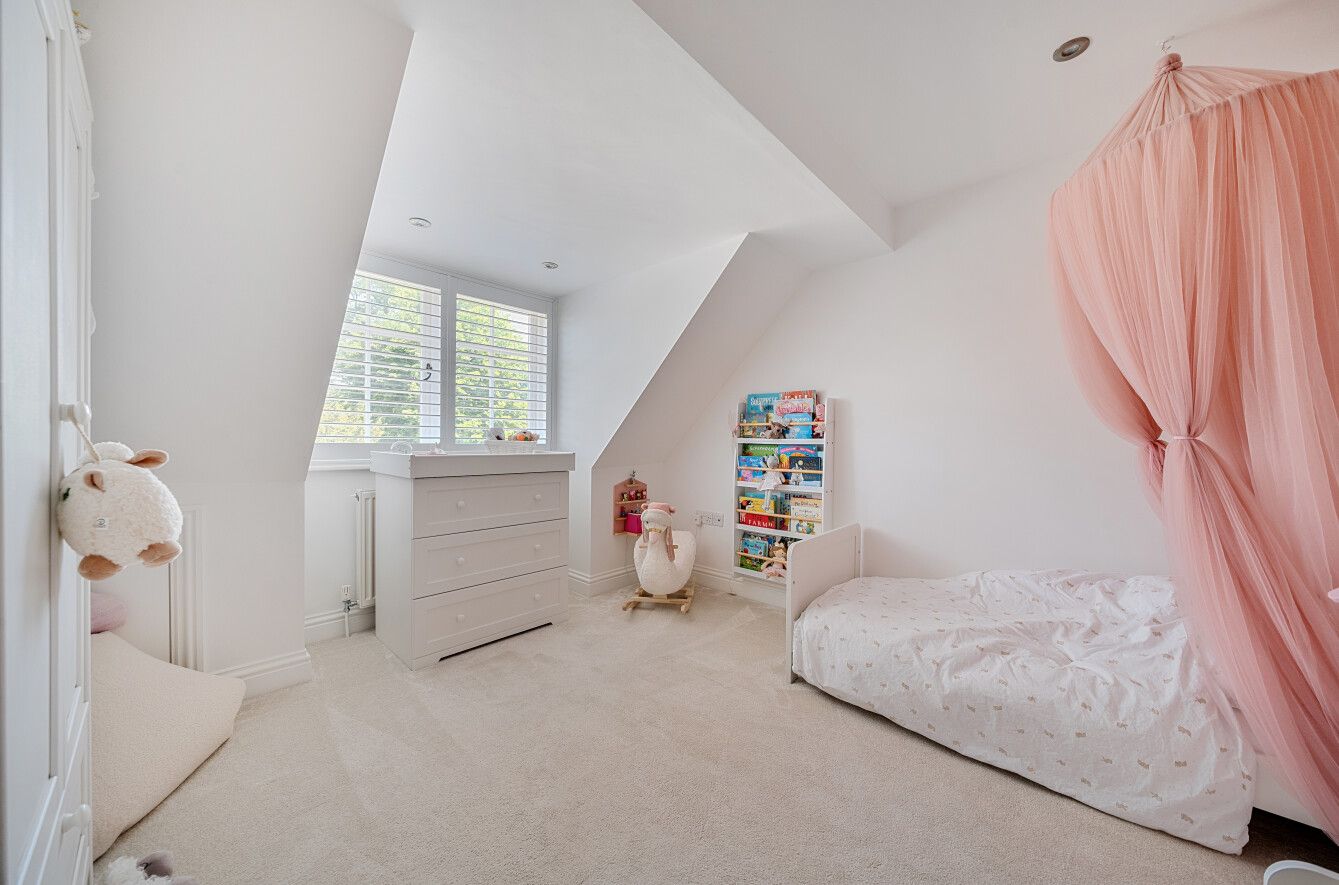 3 bedroom detached house Sold in Sevenoaks - Photograph 7