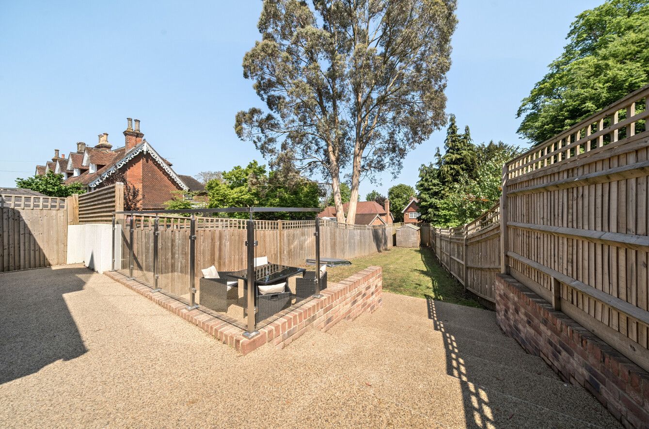 3 bedroom detached house Sold in Sevenoaks - Photograph 12