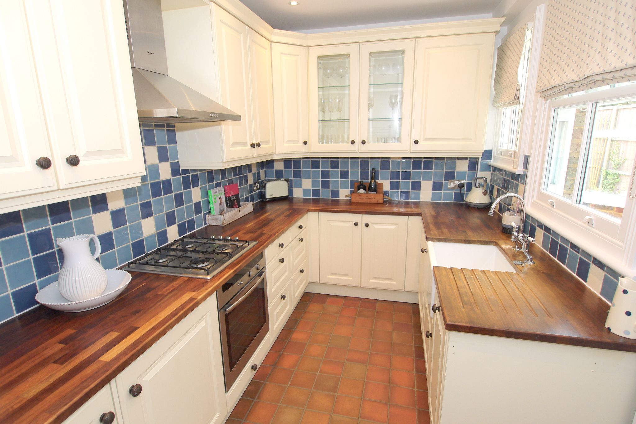 2 bedroom semi-detached house Sold in Sevenoaks - Photograph 3