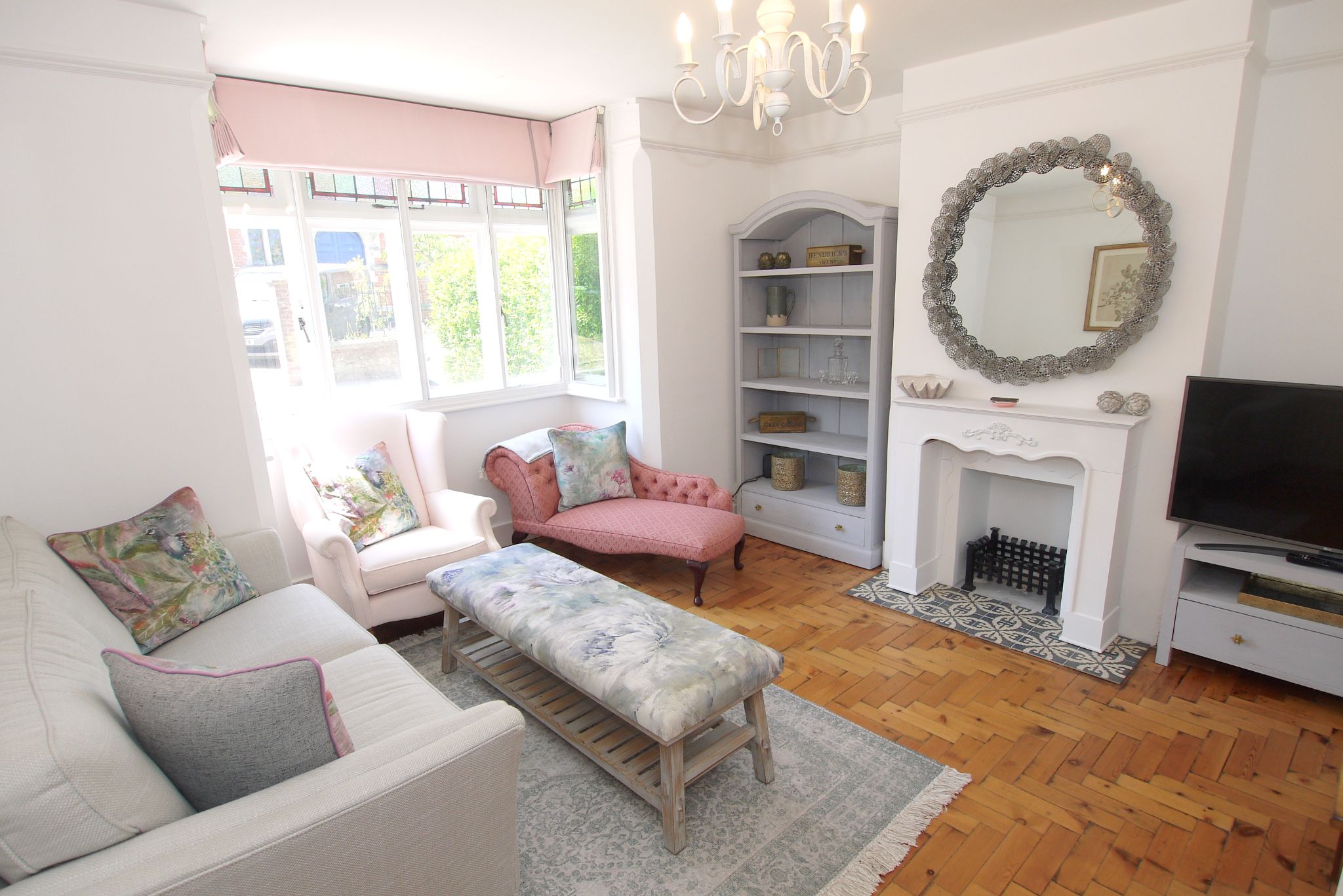 2 bedroom semi-detached house Sold in Sevenoaks - Photograph 2