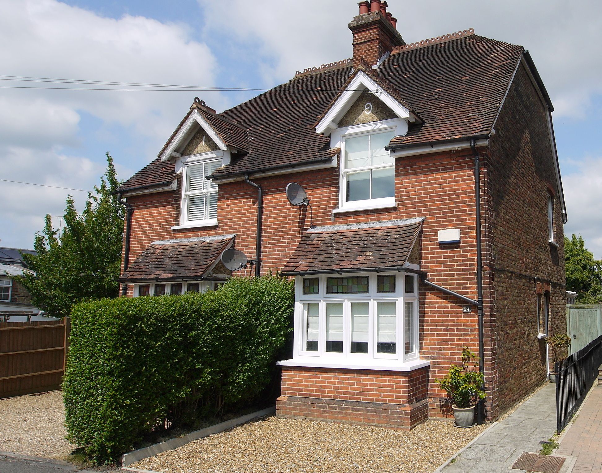 2 bedroom semi-detached house Sold in Sevenoaks - Photograph 1