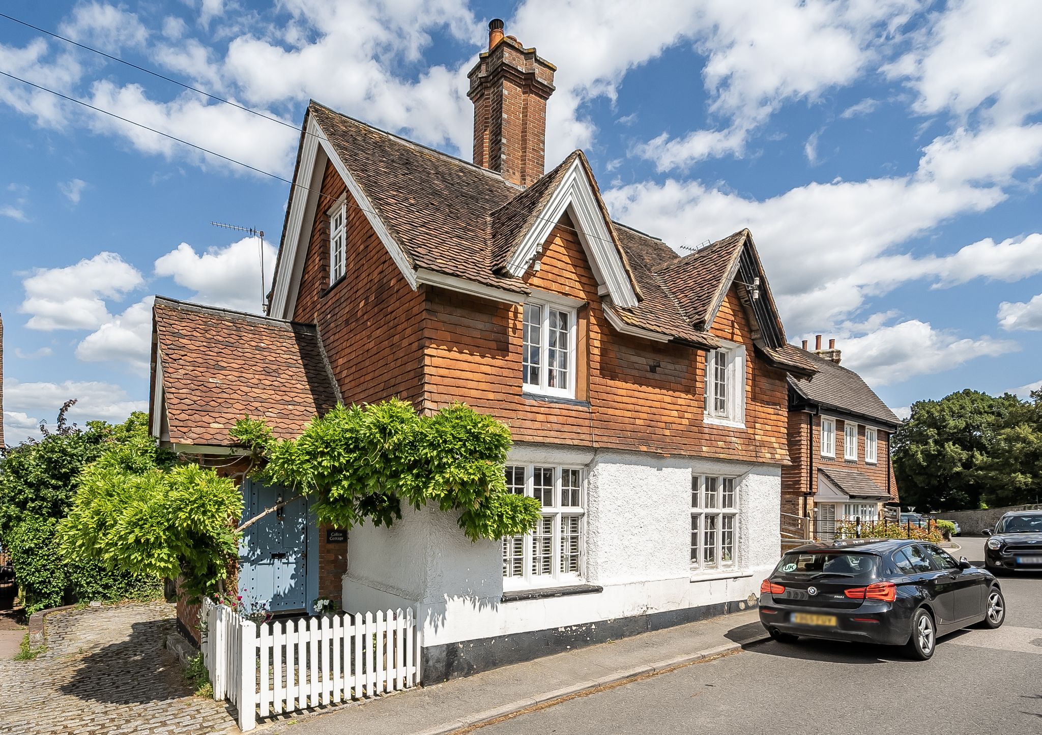 3 bedroom semi-detached house For Sale in Chipstead - Photograph 14
