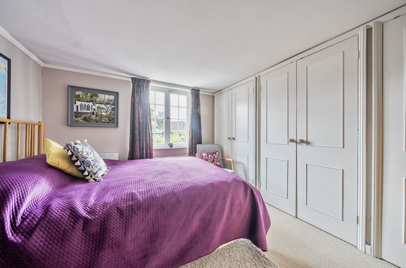 3 bedroom semi-detached house For Sale in Chipstead - Photograph 8