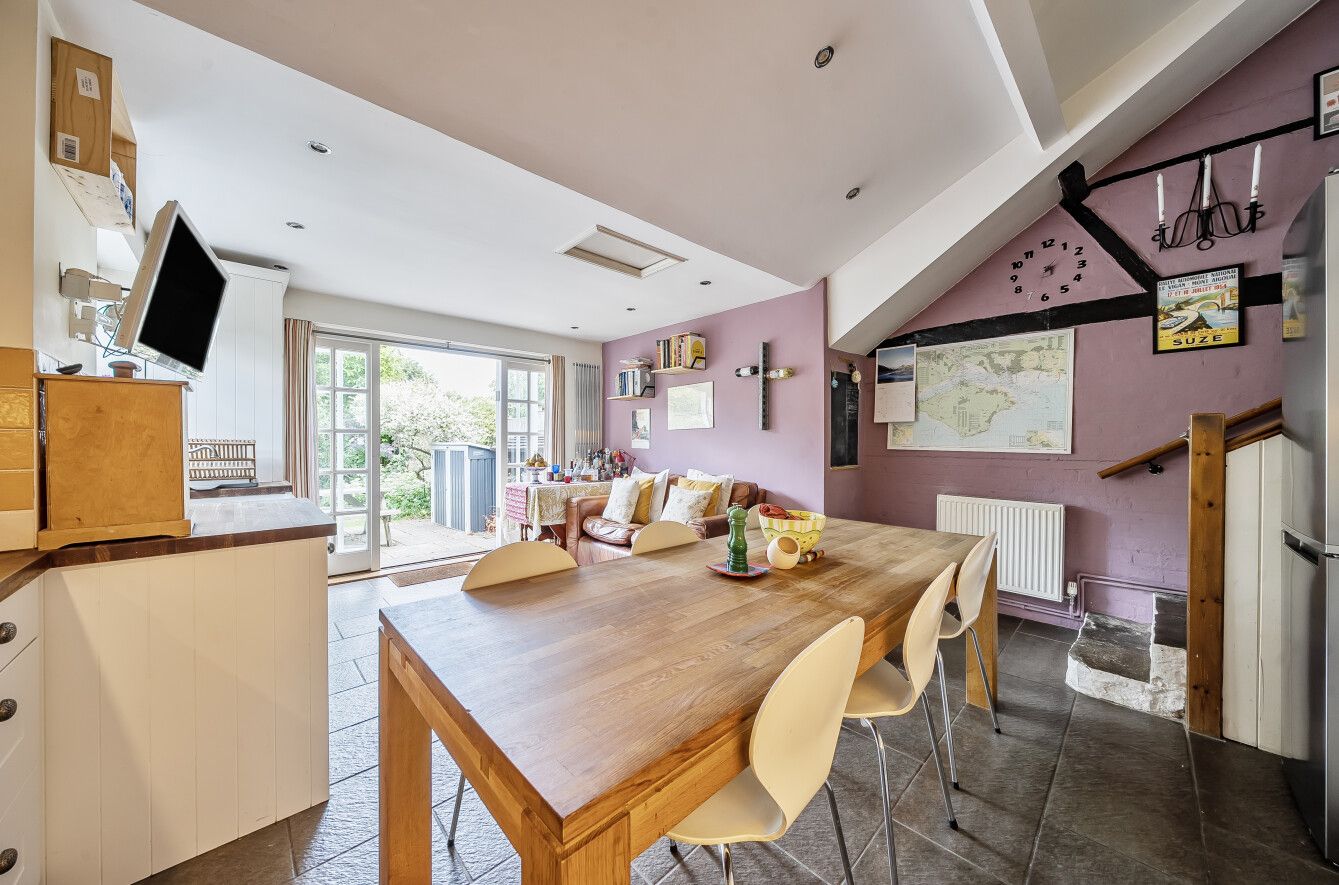 3 bedroom semi-detached house For Sale in Chipstead - Photograph 1