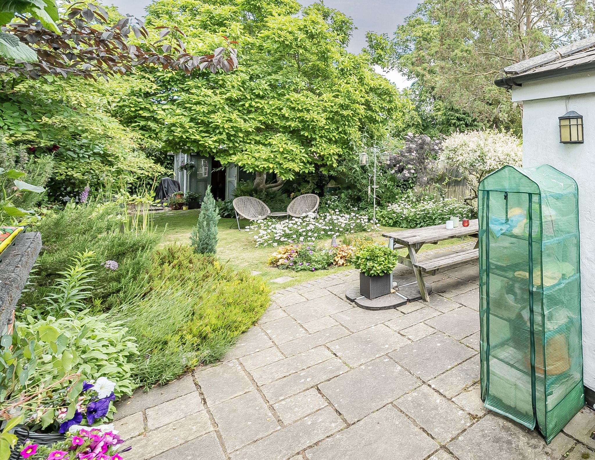 3 bedroom semi-detached house For Sale in Chipstead - Photograph 13