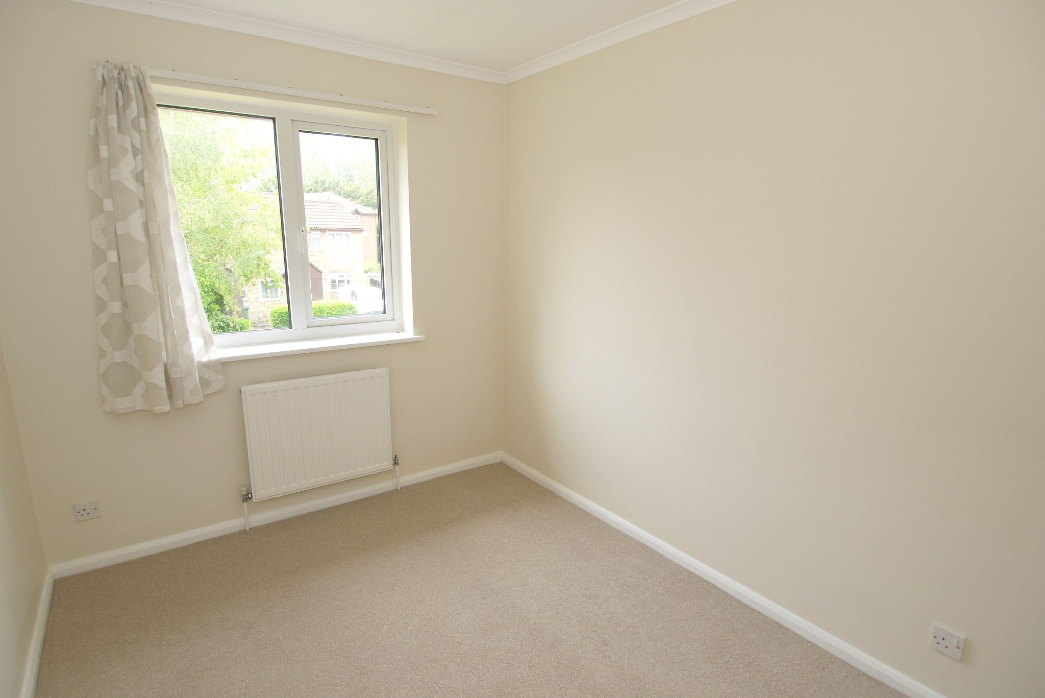 2 bedroom end terraced house Sold in Sevenoaks - Photograph 3