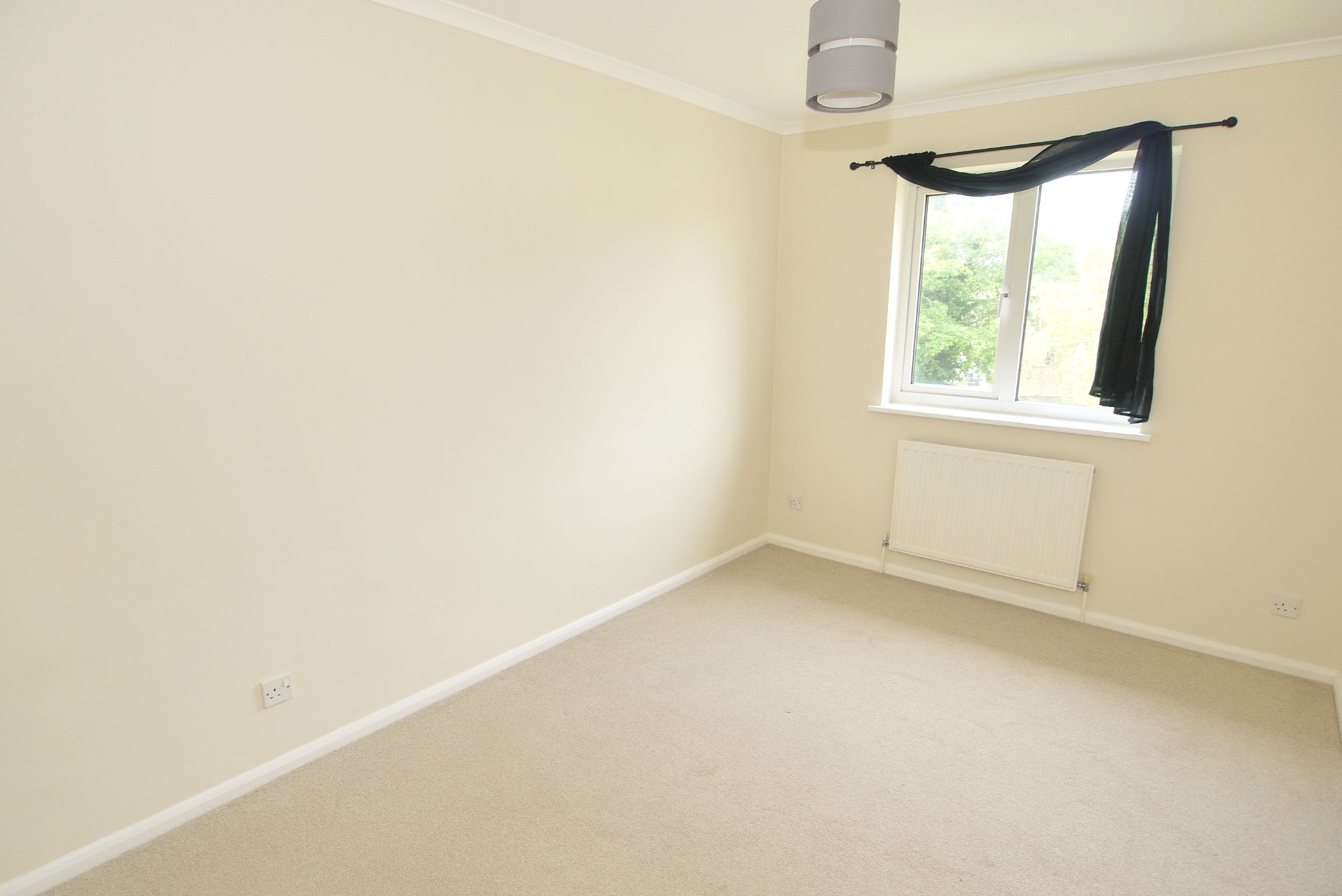 2 bedroom end terraced house Sold in Sevenoaks - Photograph 2