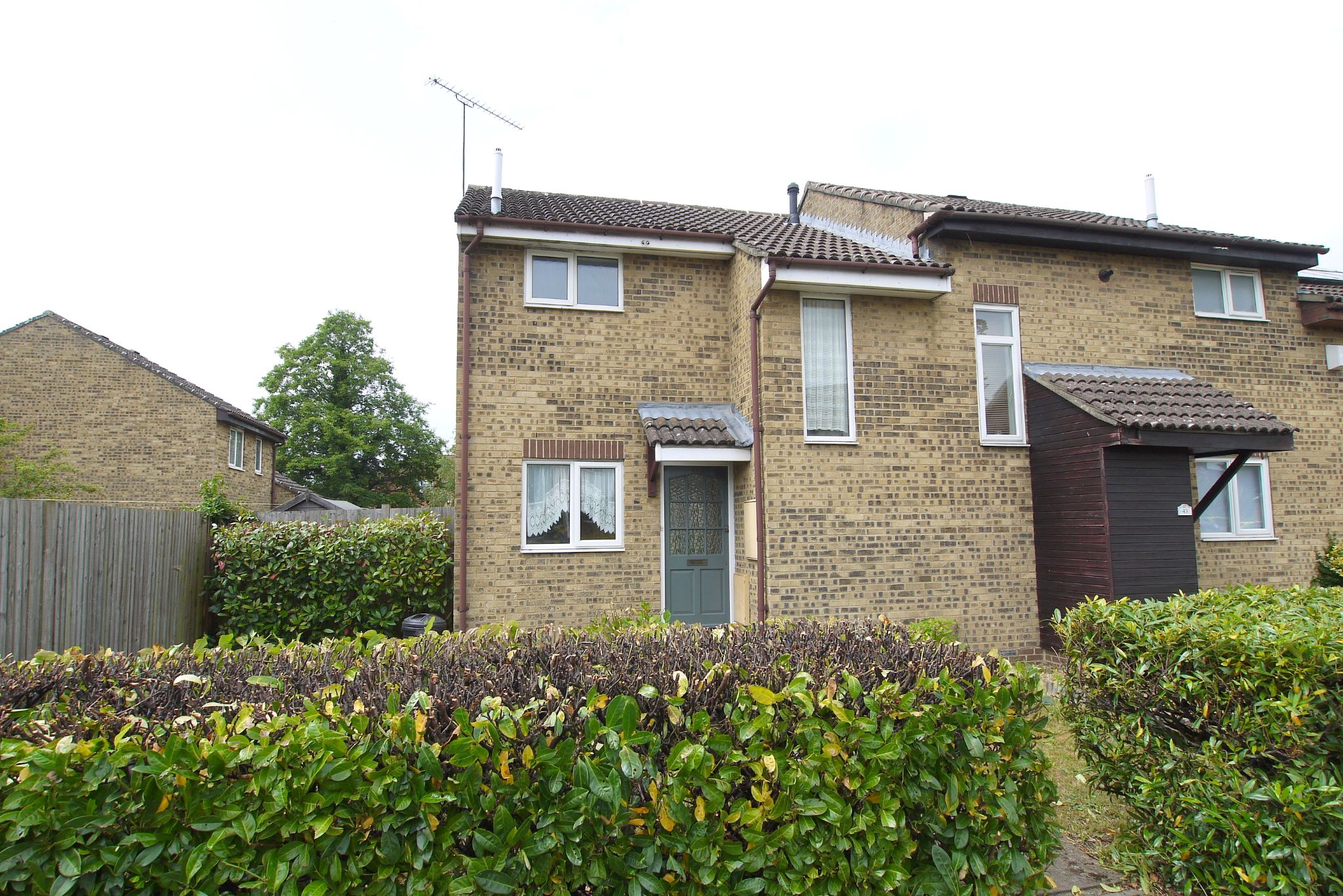 2 bedroom end terraced house Sold in Sevenoaks - Photograph 1
