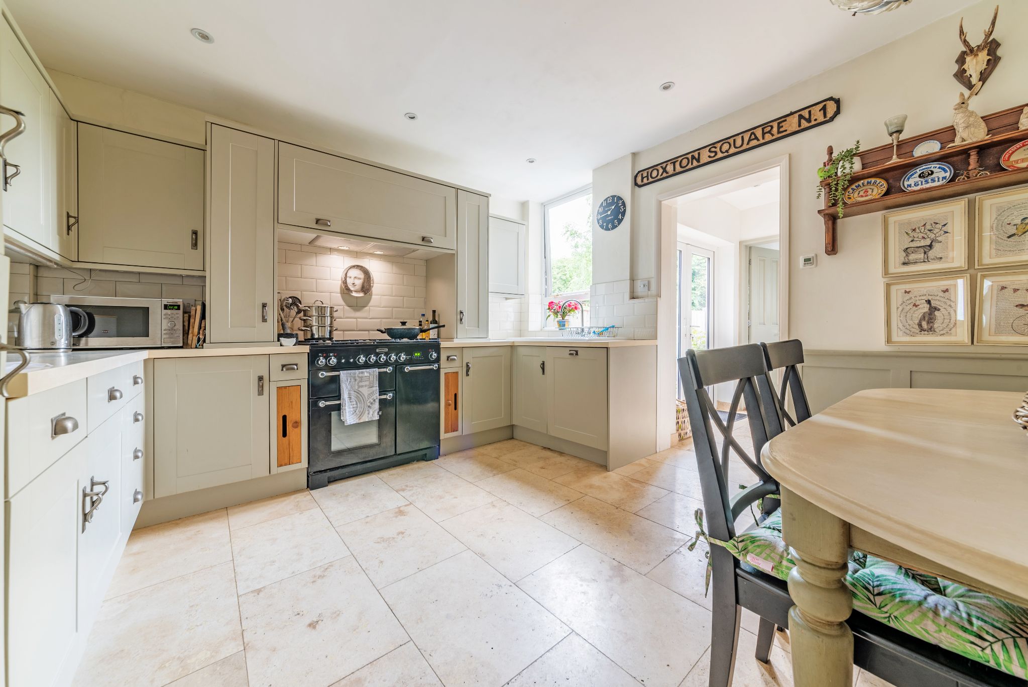 3 bedroom semi-detached house Sold in Sevenoaks - Photograph 4