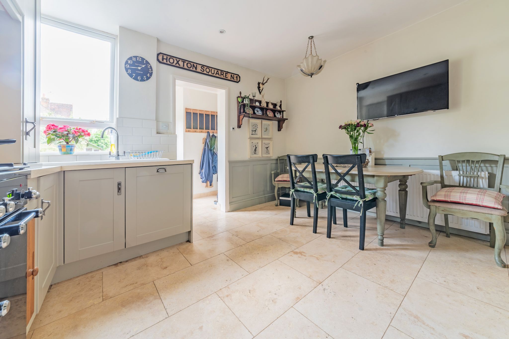3 bedroom semi-detached house Sold in Sevenoaks - Photograph 5