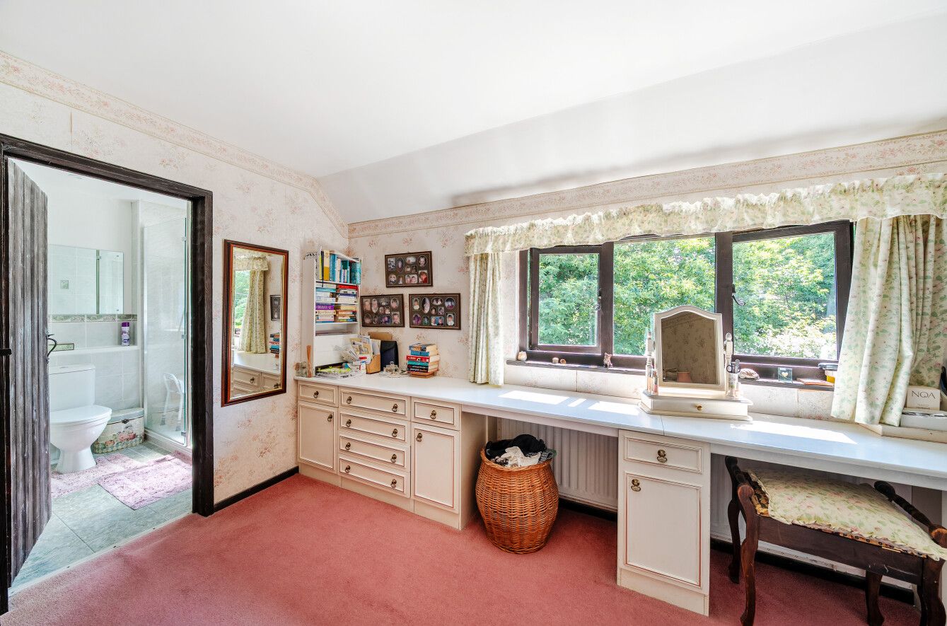 4 bedroom detached house SSTC in Sevenoaks - Photograph 10