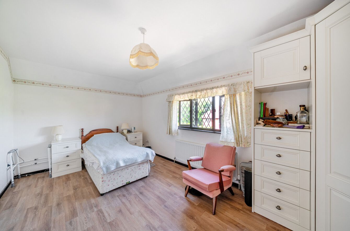 4 bedroom detached house SSTC in Sevenoaks - Photograph 11
