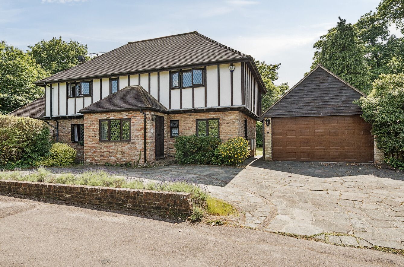 4 bedroom detached house SSTC in Sevenoaks - Photograph 1
