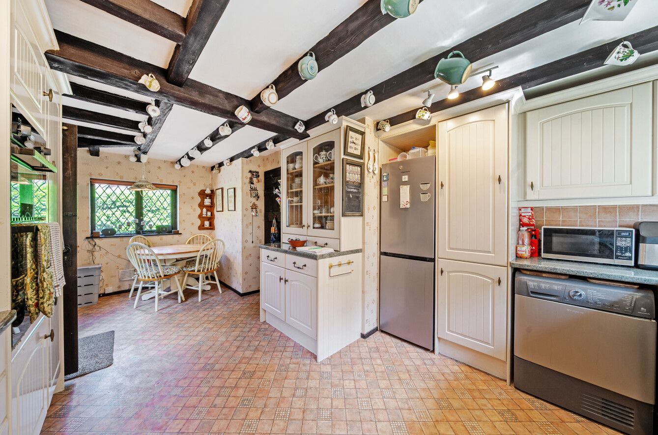 4 bedroom detached house SSTC in Sevenoaks - Photograph 4