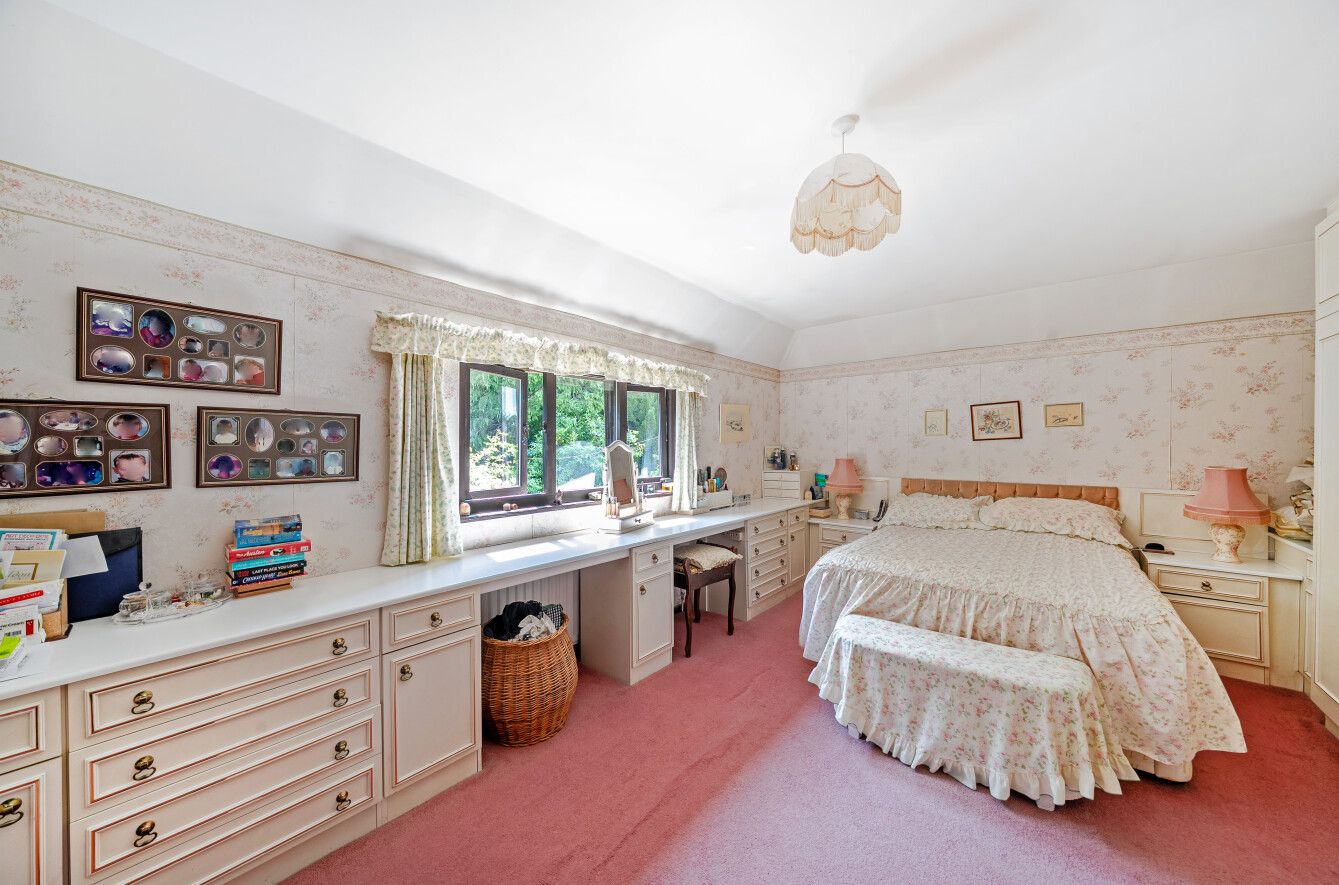 4 bedroom detached house SSTC in Sevenoaks - Photograph 9