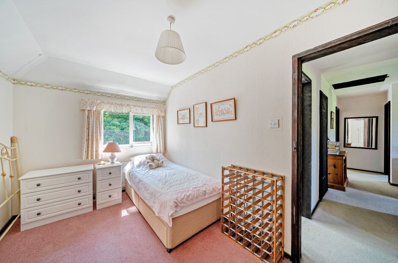 4 bedroom detached house SSTC in Sevenoaks - Photograph 13