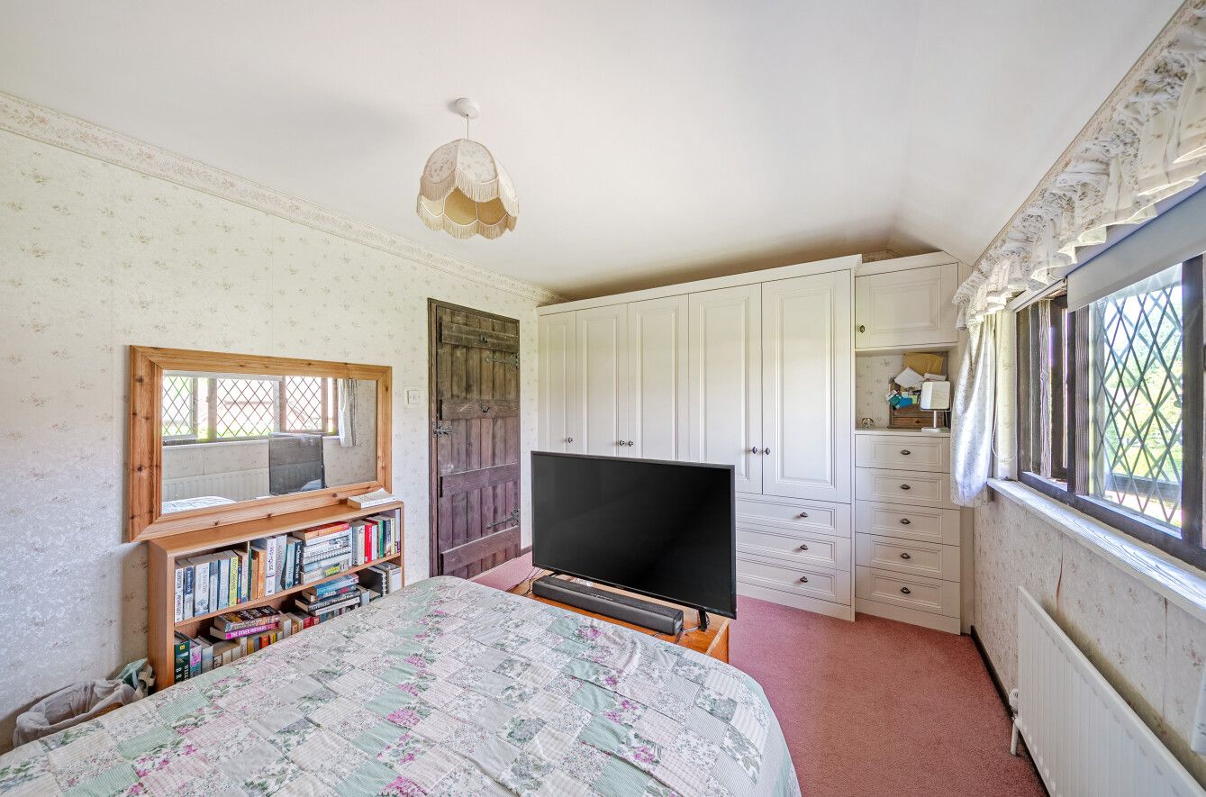 4 bedroom detached house SSTC in Sevenoaks - Photograph 12
