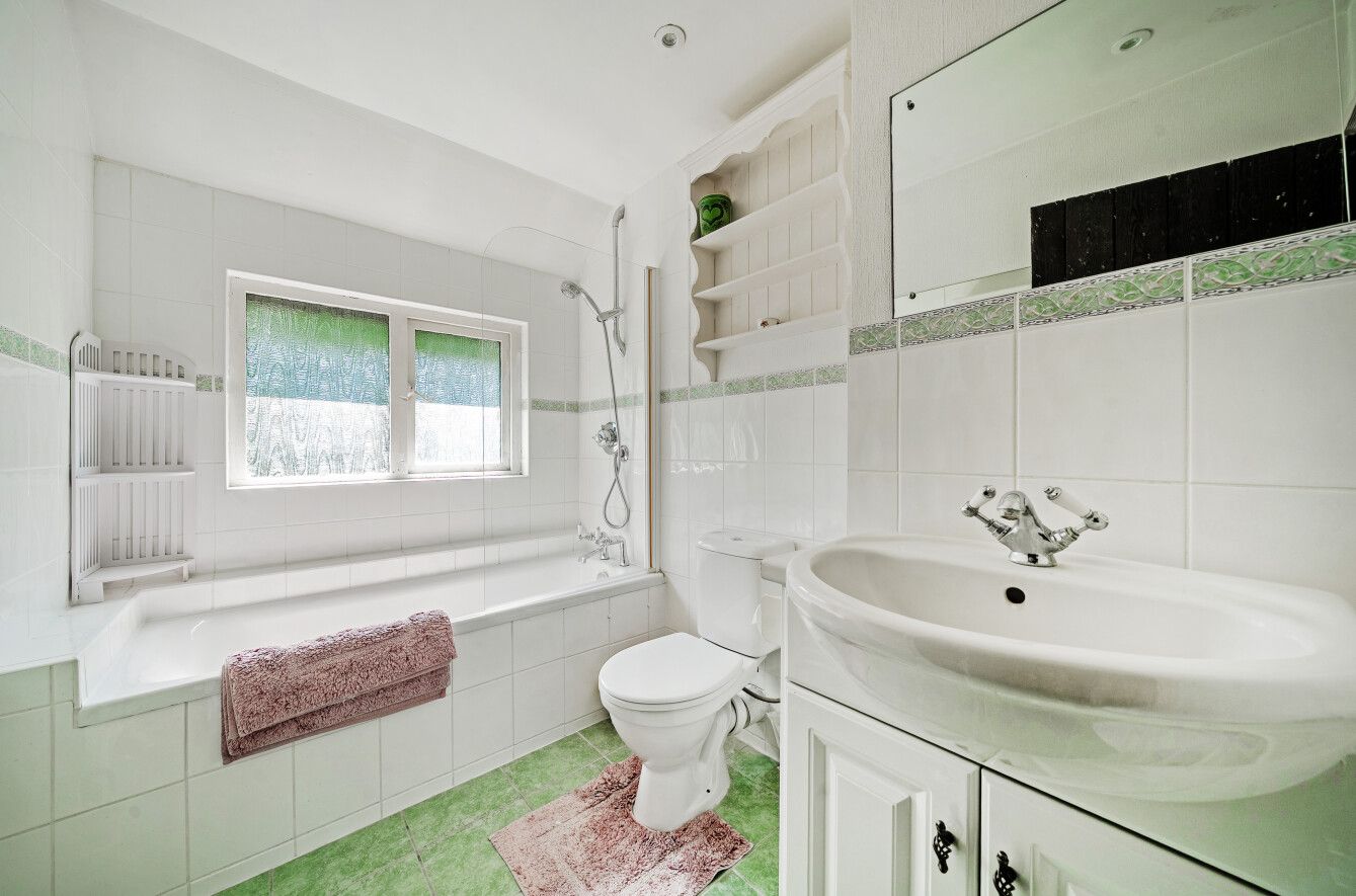 4 bedroom detached house SSTC in Sevenoaks - Photograph 14