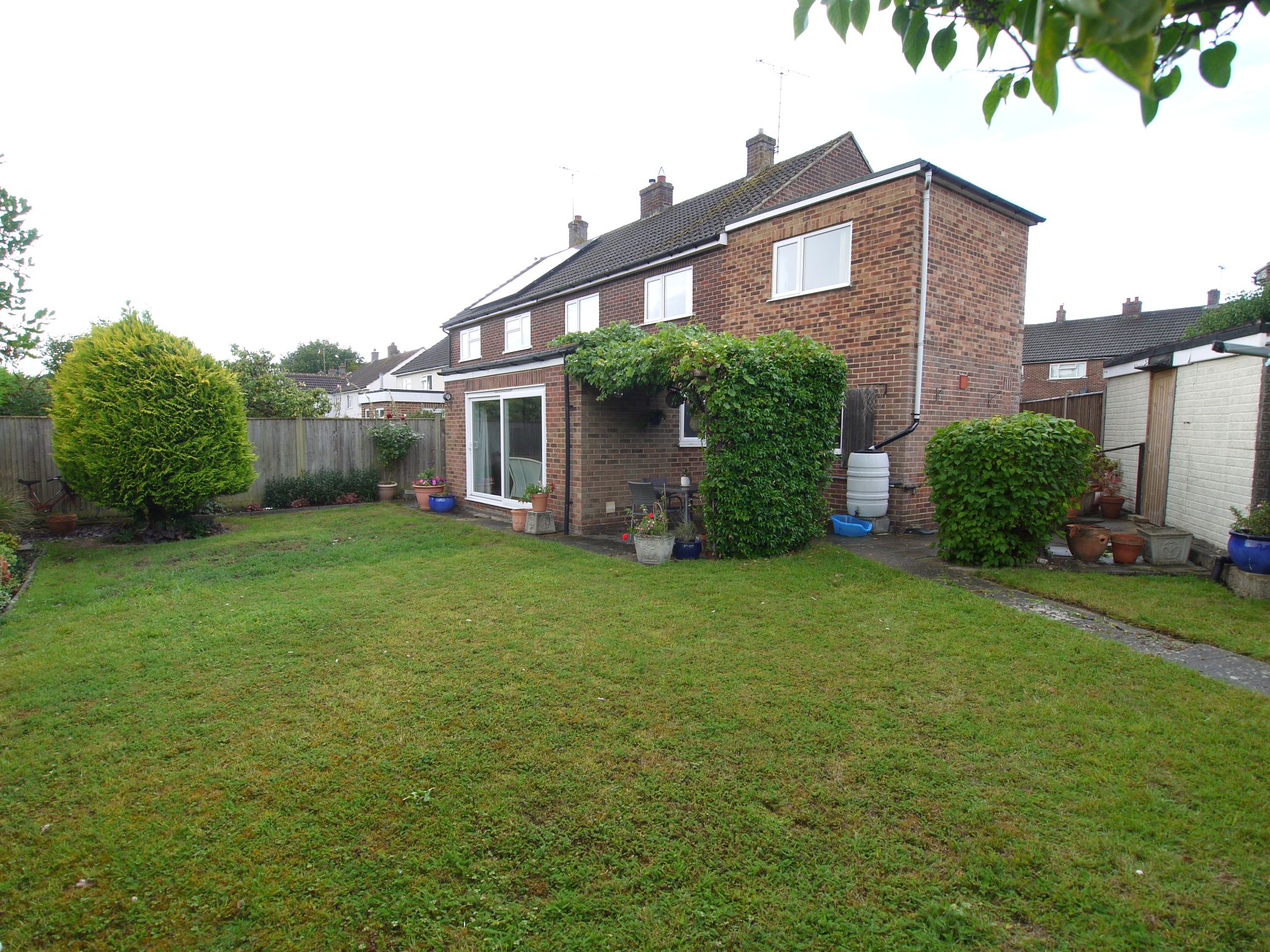 4 bedroom semi-detached house Sold in Sevenoaks - Photograph 9