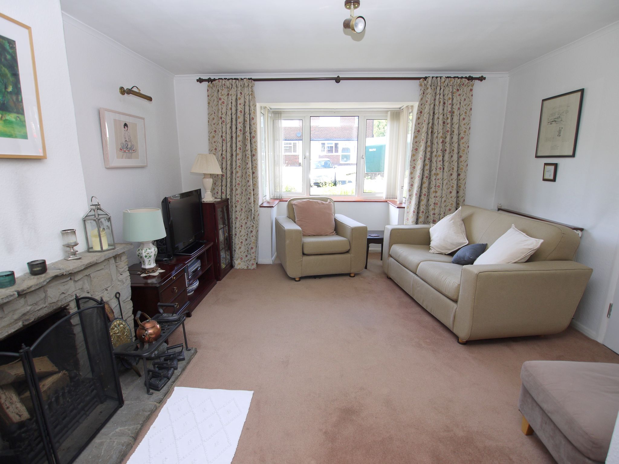 4 bedroom semi-detached house Sold in Sevenoaks - Photograph 2