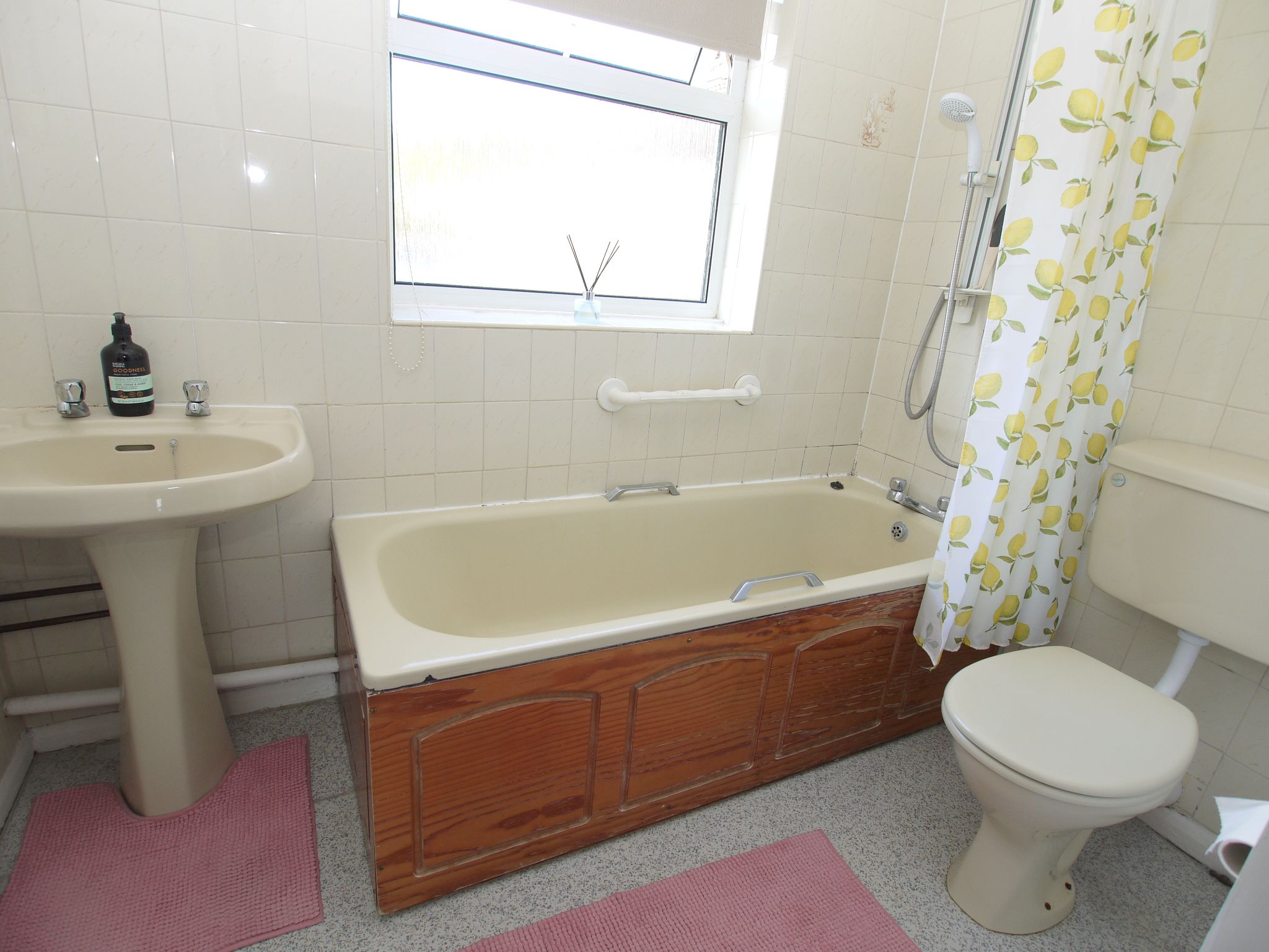 4 bedroom semi-detached house Sold in Sevenoaks - Photograph 7