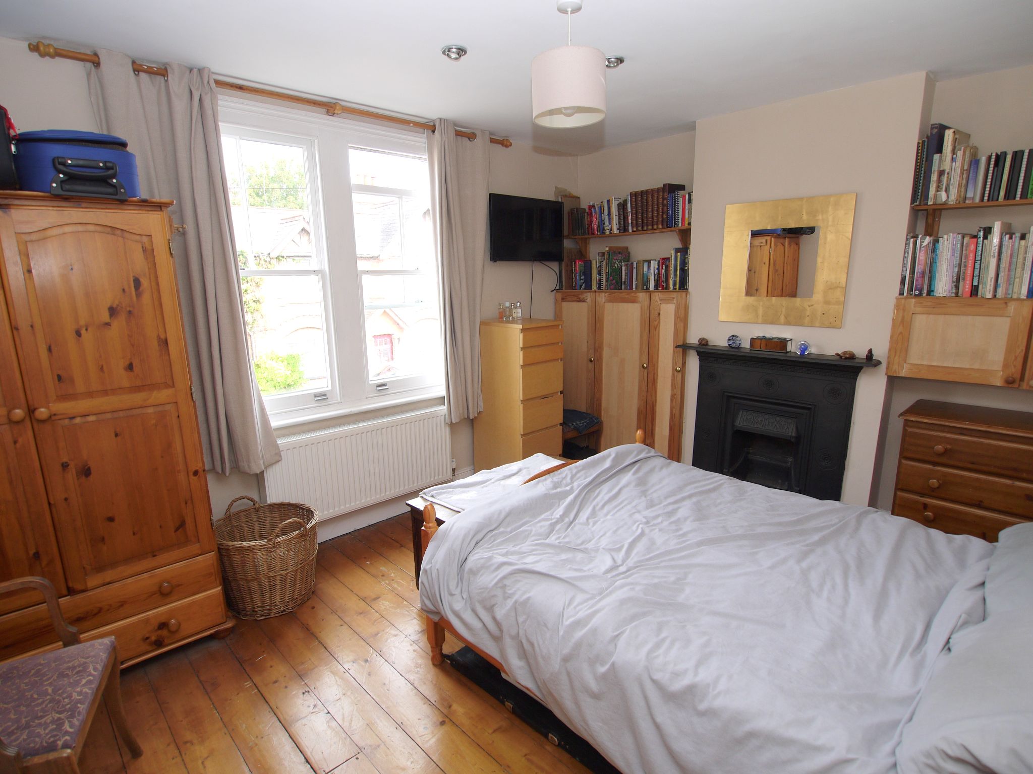 4 bedroom semi-detached house Sold in Sevenoaks - Photograph 9