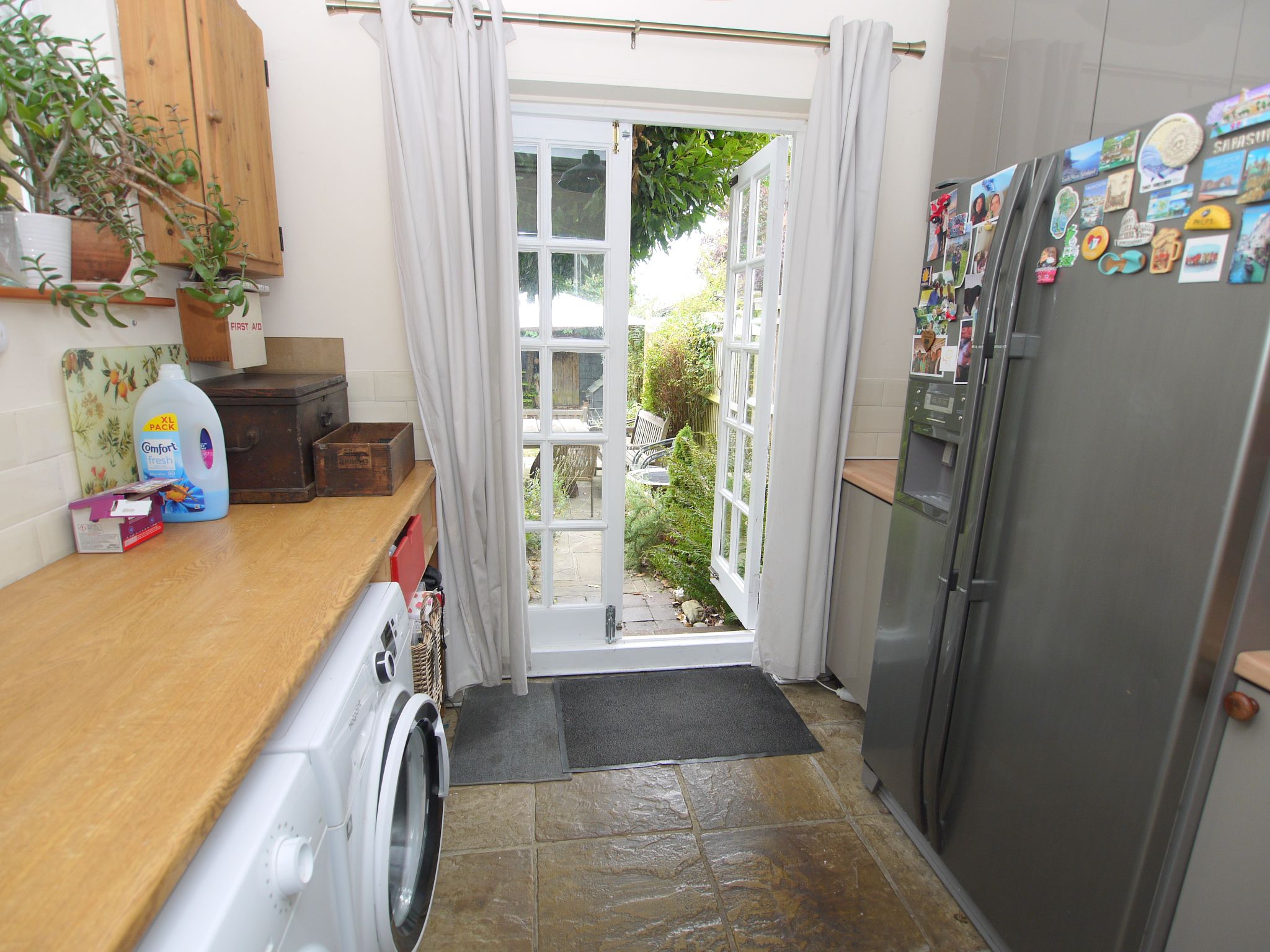 4 bedroom semi-detached house Sold in Sevenoaks - Photograph 4