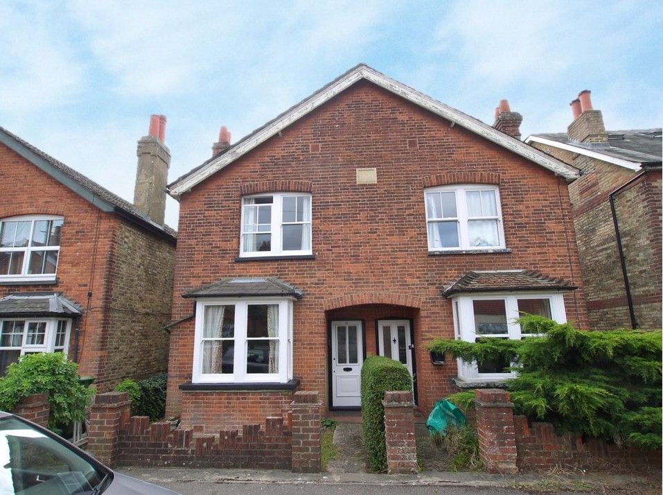 4 bedroom semi-detached house Sold in Sevenoaks - Photograph 1