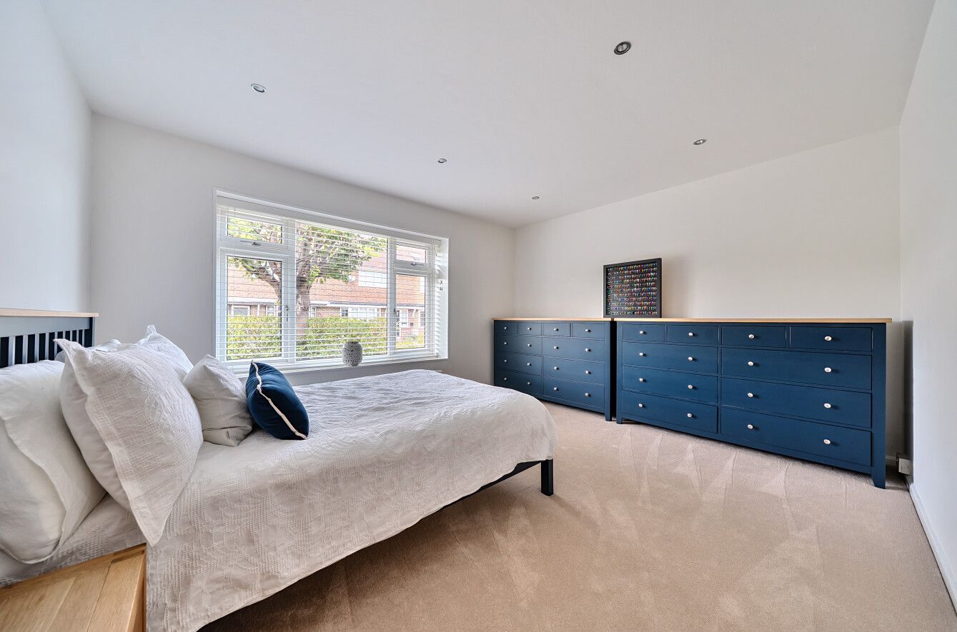 5 bedroom detached bungalow For Sale in Otford - Photograph 5