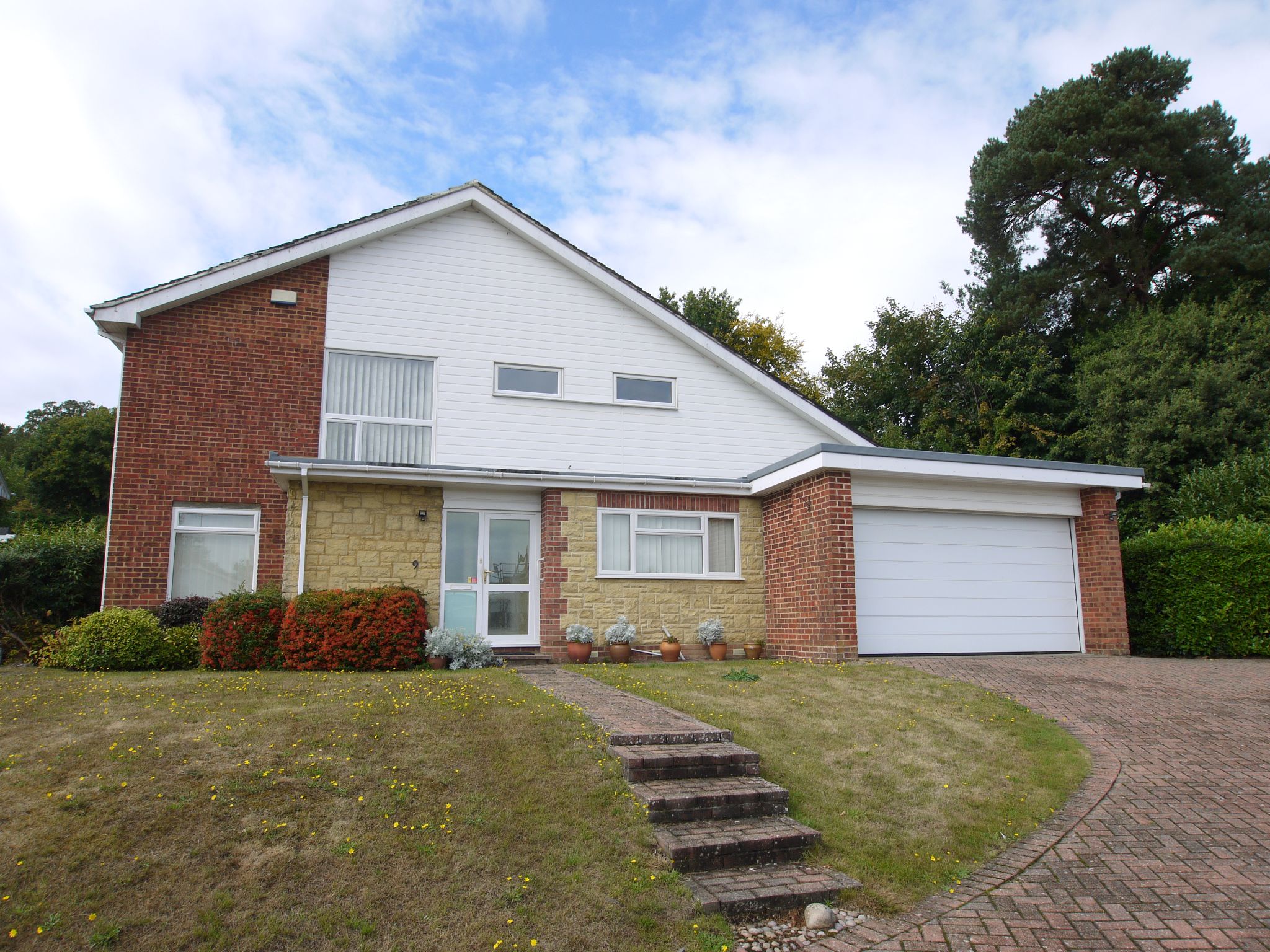 4 bedroom detached house For Sale in Sevenoaks - Property photograph