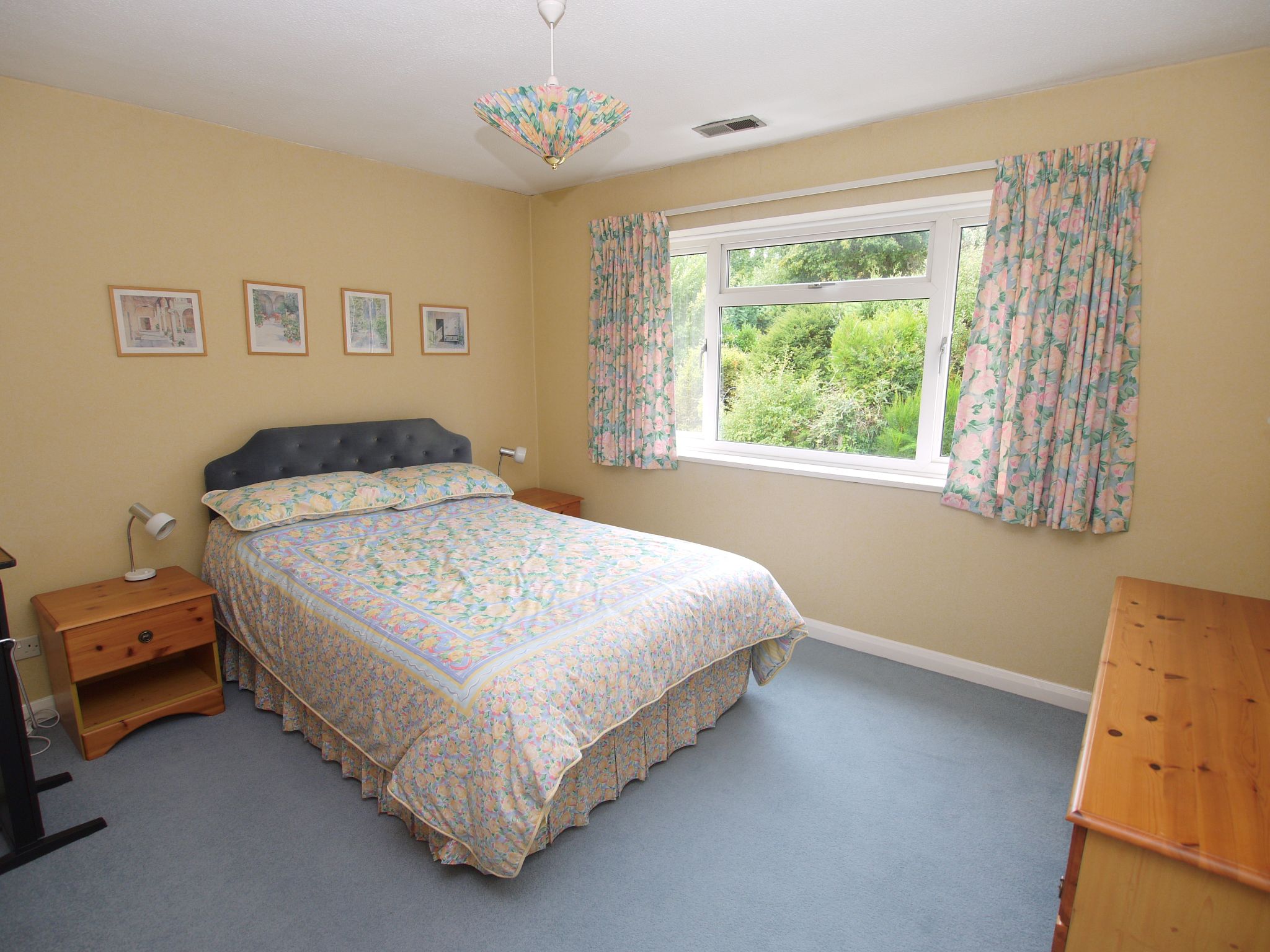 4 bedroom detached house SSTC in Sevenoaks - Photograph 4