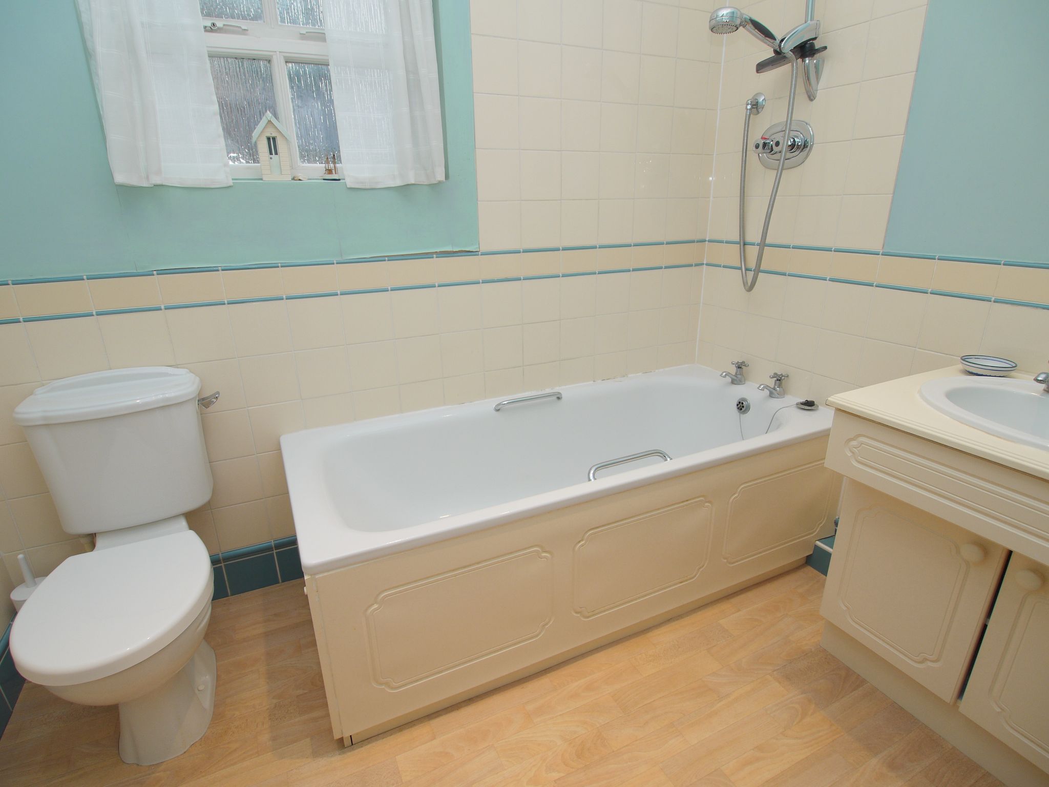 3 bedroom semi-detached house SSTC in Sevenoaks - Photograph 4
