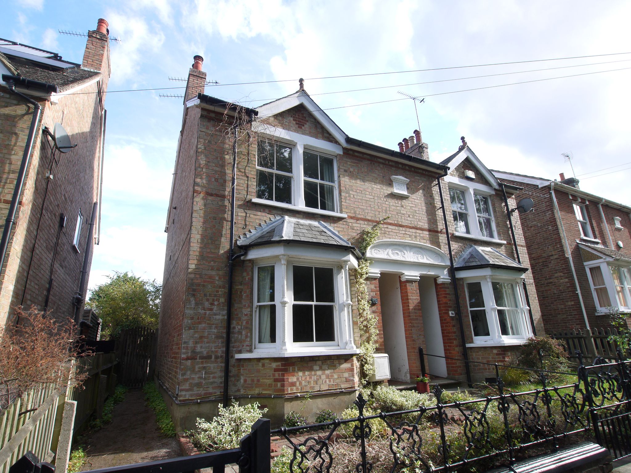 3 bedroom semi-detached house SSTC in Sevenoaks - Photograph 1