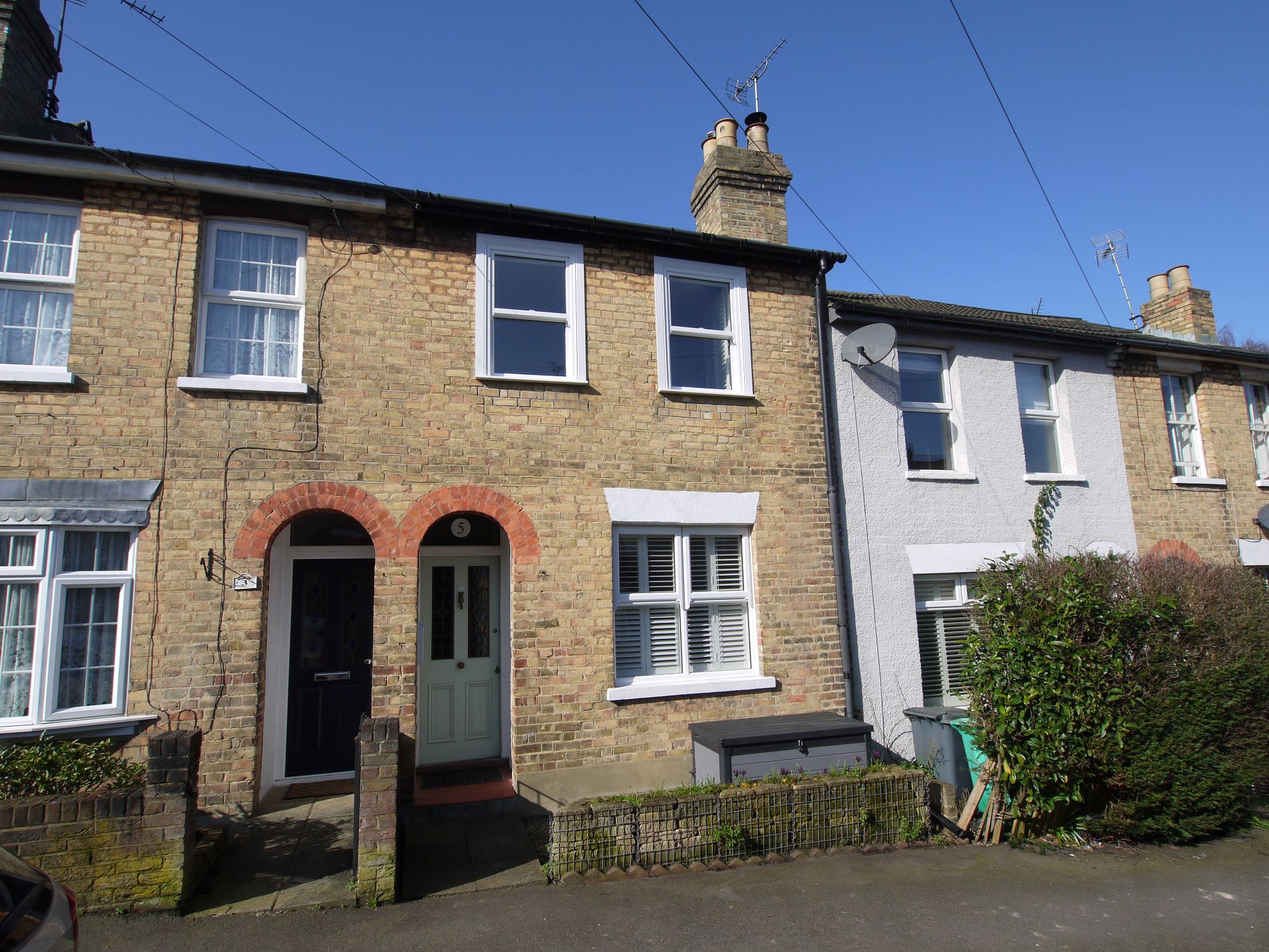 2 bedroom mid terraced house Sold in Sevenoaks - Photograph 1