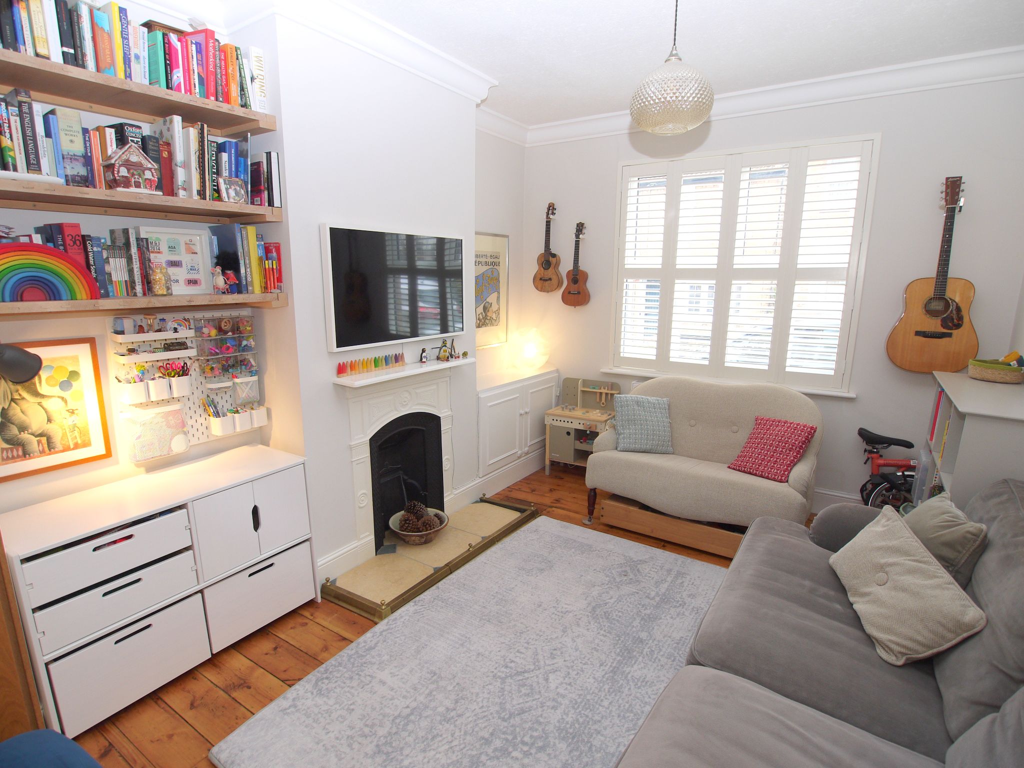 2 bedroom mid terraced house Sold in Sevenoaks - Photograph 2