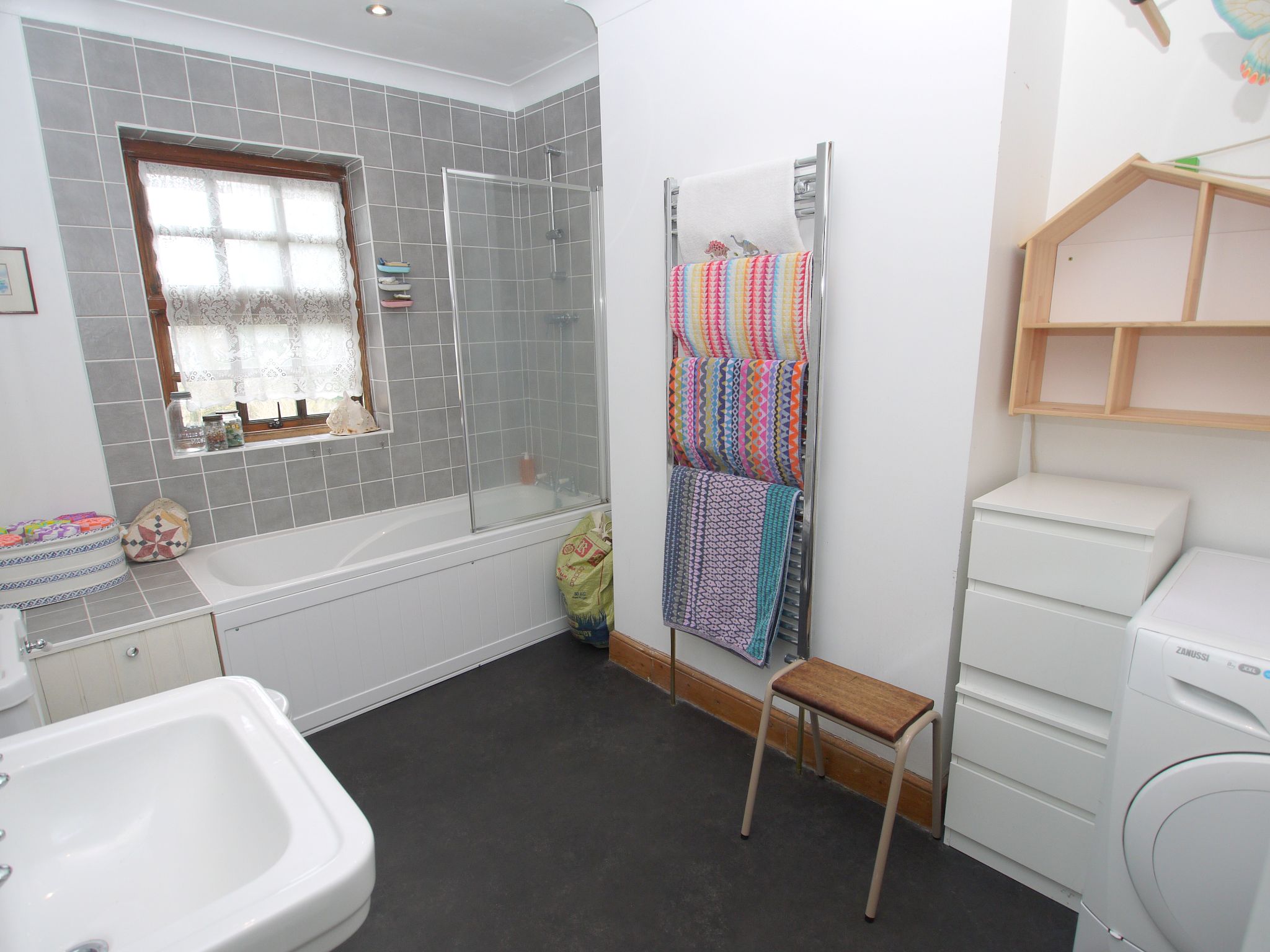2 bedroom mid terraced house Sold in Sevenoaks - Photograph 8