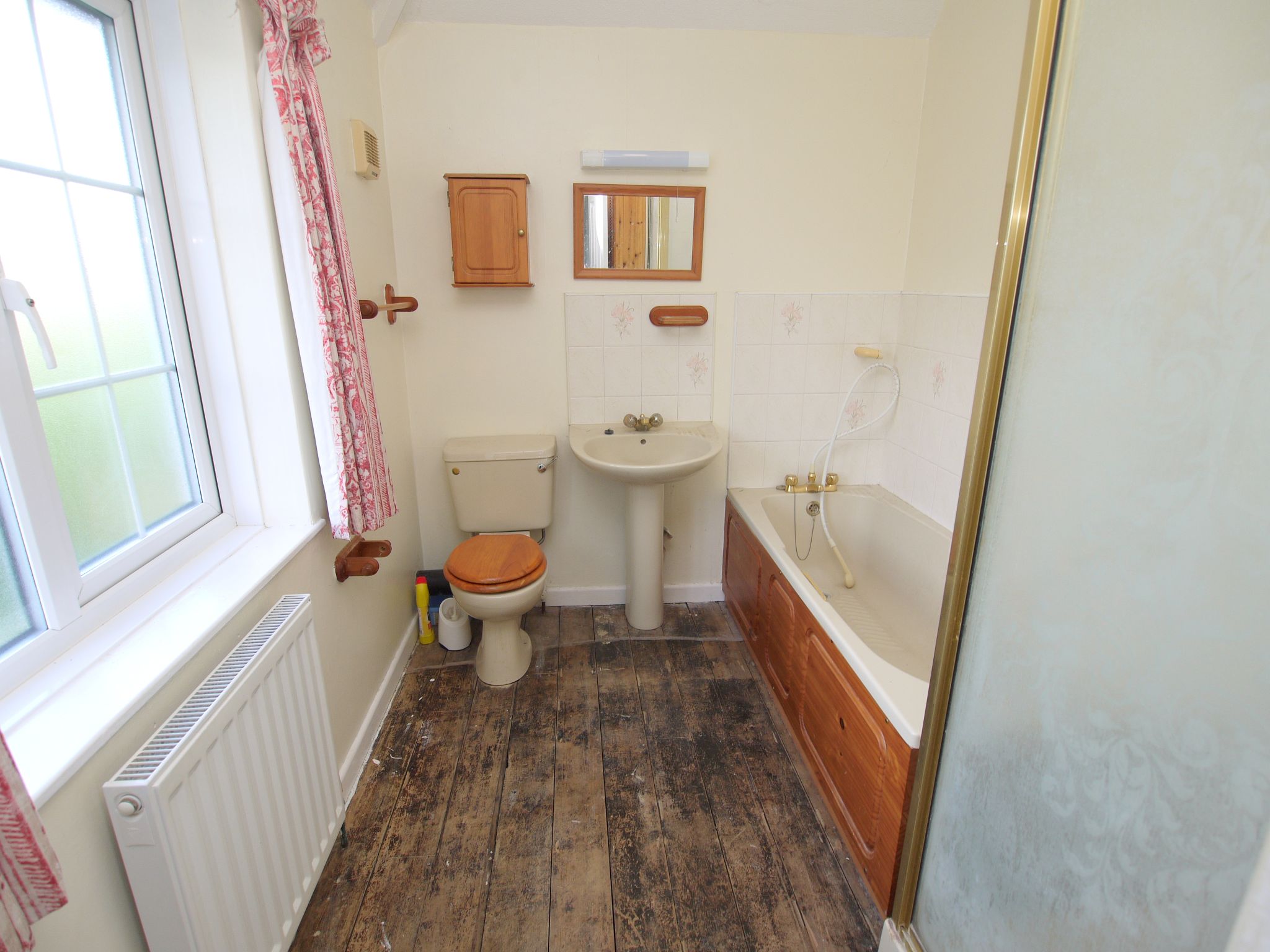 2 bedroom semi-detached house SSTC in Weald - Photograph 6