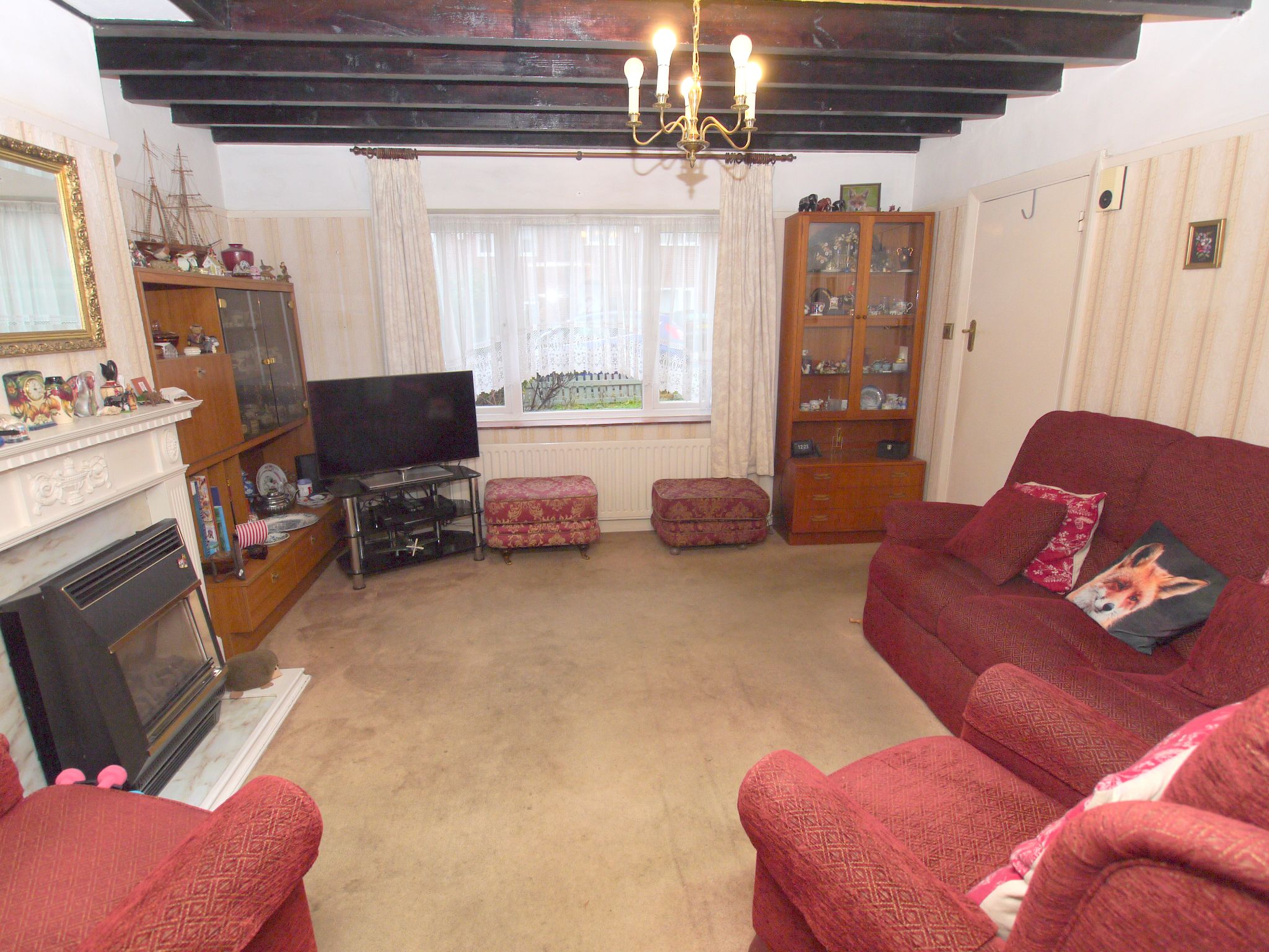 3 bedroom semi-detached house Sold in Sevenoaks - Photograph 2