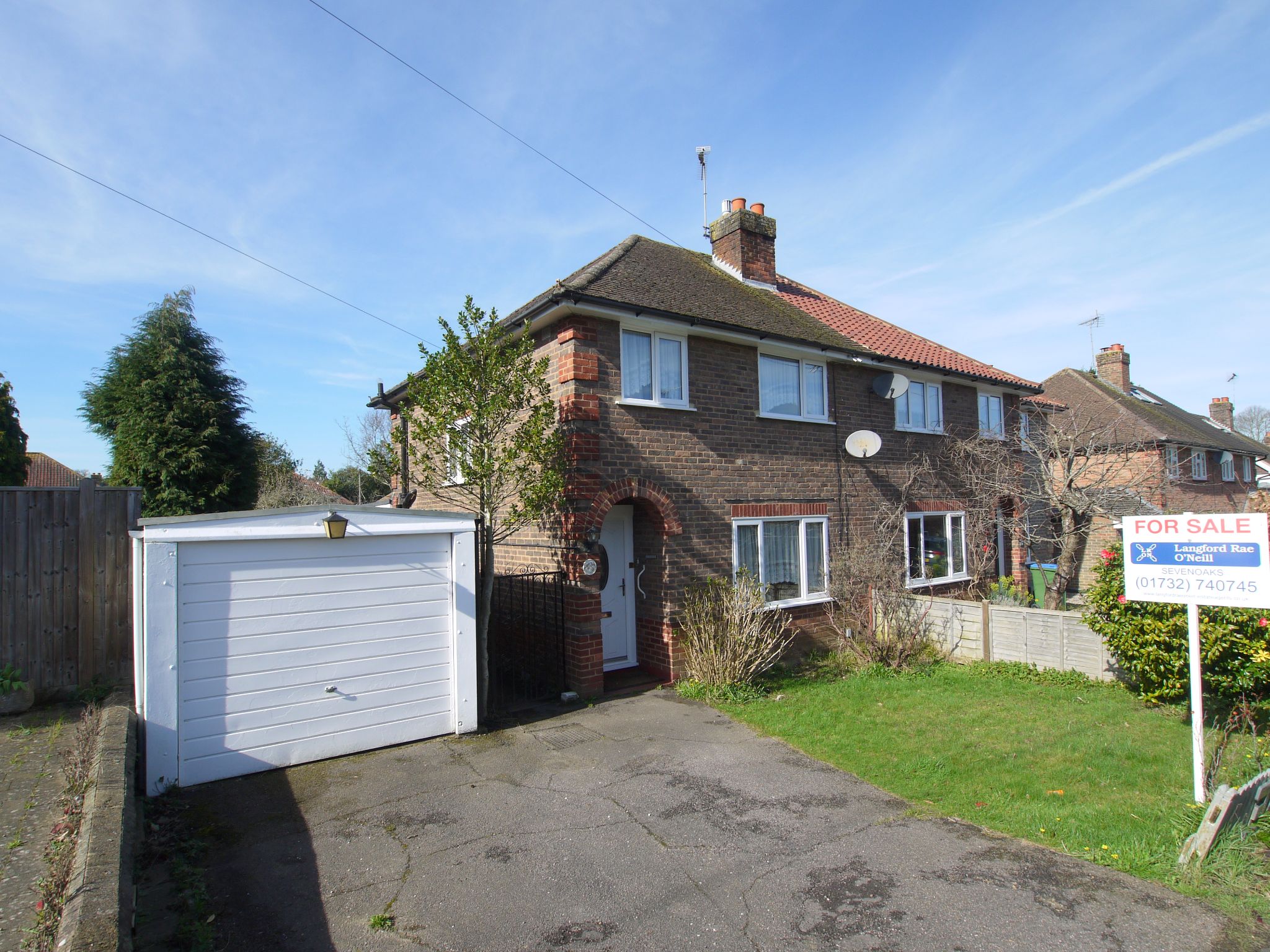 3 bedroom semi-detached house Sold in Sevenoaks - Photograph 1